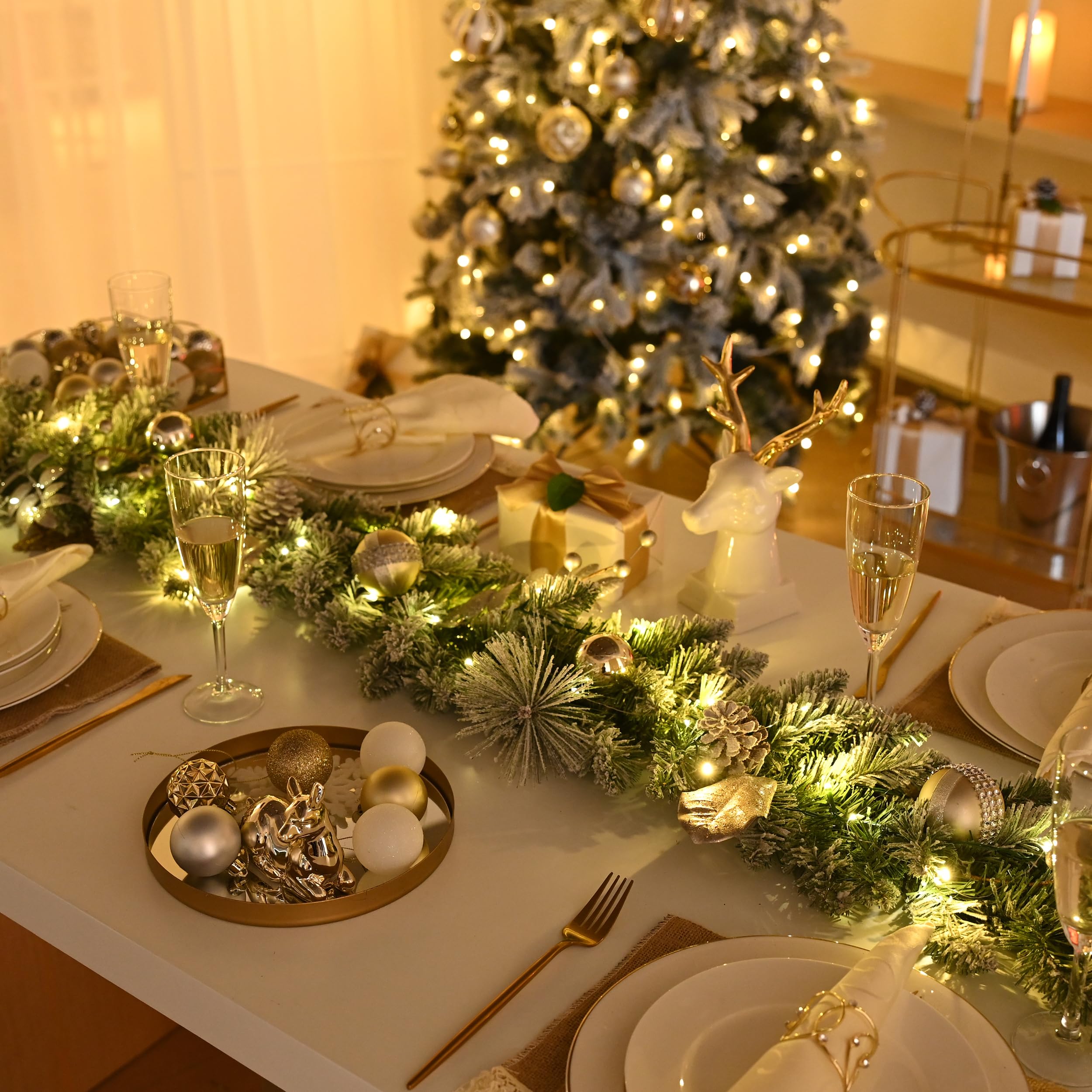 Valery Madelyn 152CM Weihnachtsgirlande mit 20 Led Timer Lichtern und Tannenzapfen Weihnachtskugeln, Tannengirlande Weihnachtsdeko für Treppe Tisch Außen Kaminsims Haustür, Weiß Gold