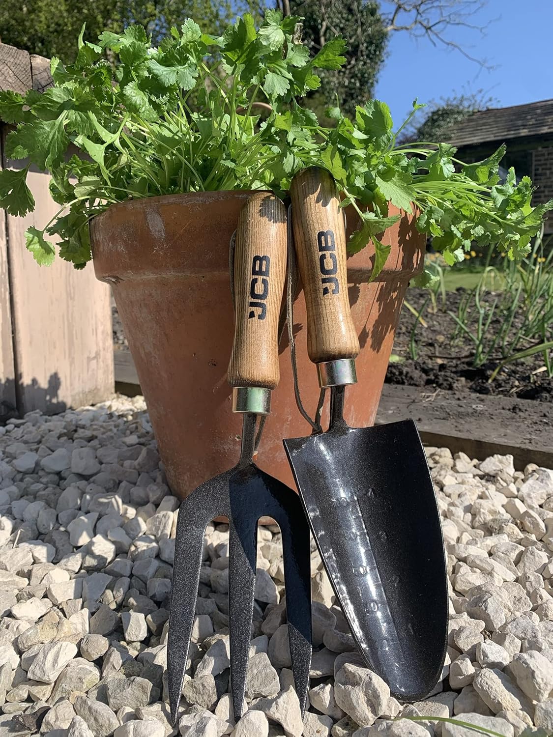 JCB - Solid Forged Hand Fork- Garden Fork Heavy Duty Gardening Tools - for Home Improvement, Digging, Potting Out, Borders, Weeding - Lifetime Warranty 9 91PuWPyTLoS. AC SL1500