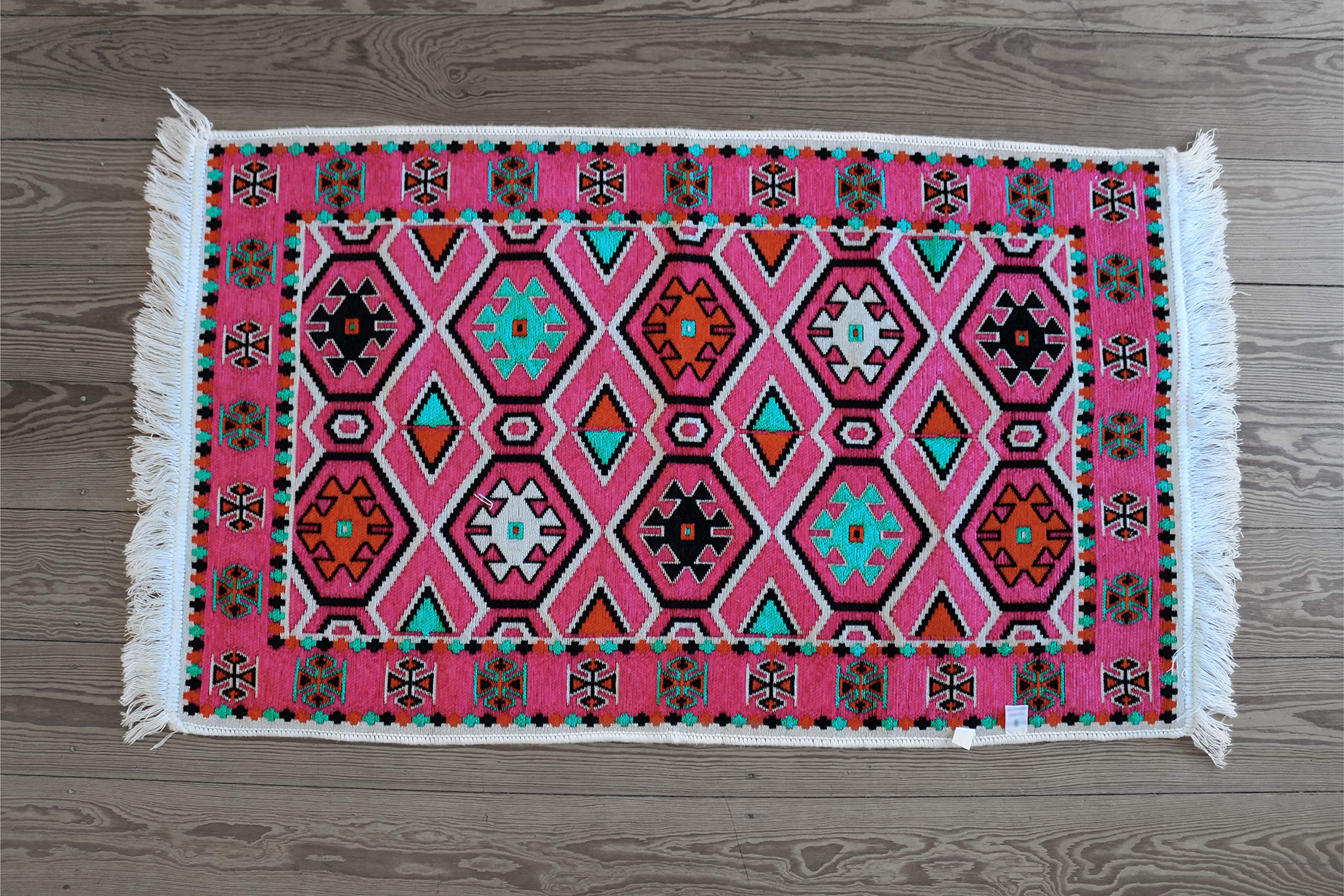 Tapis oriental fuchsia Elessar 65x120 cm pour réchauffer un sol de chambre
