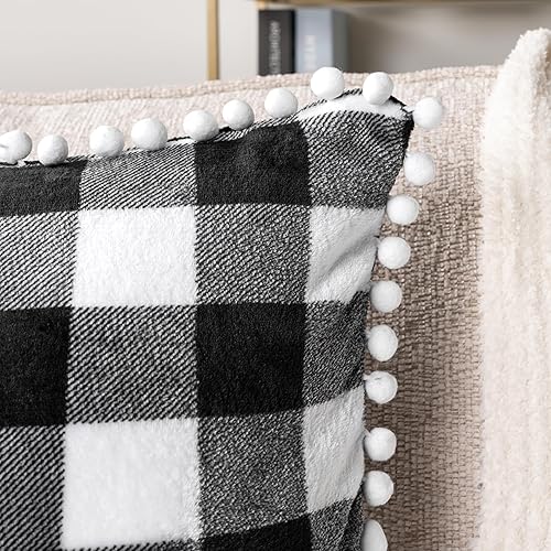 Miniatura 3 de PAVILIA Juego de 2 fundas de almohada a cuadros de color blanco y negro con pompones, 18 x 18 pulgadas, fundas de almohada decorativas para