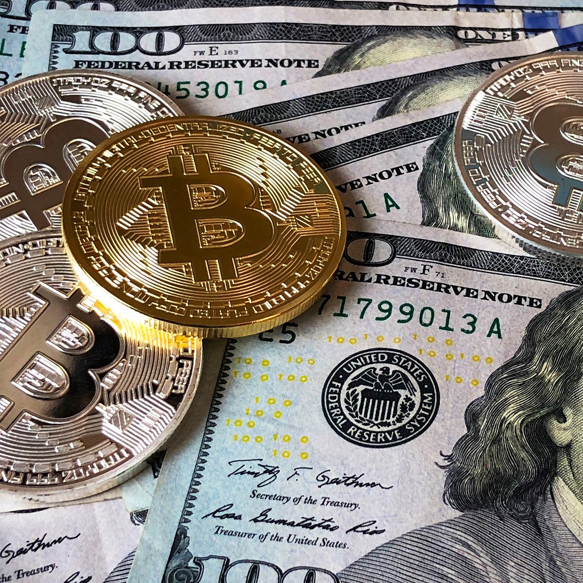 Amazon | ゴールド+シルバー、Bitcoin記念コイン（2個入りbitcoinアメリカコイングッズギフト仮想通貨btc  ゴールド+シルバー、（2個入り） 通販