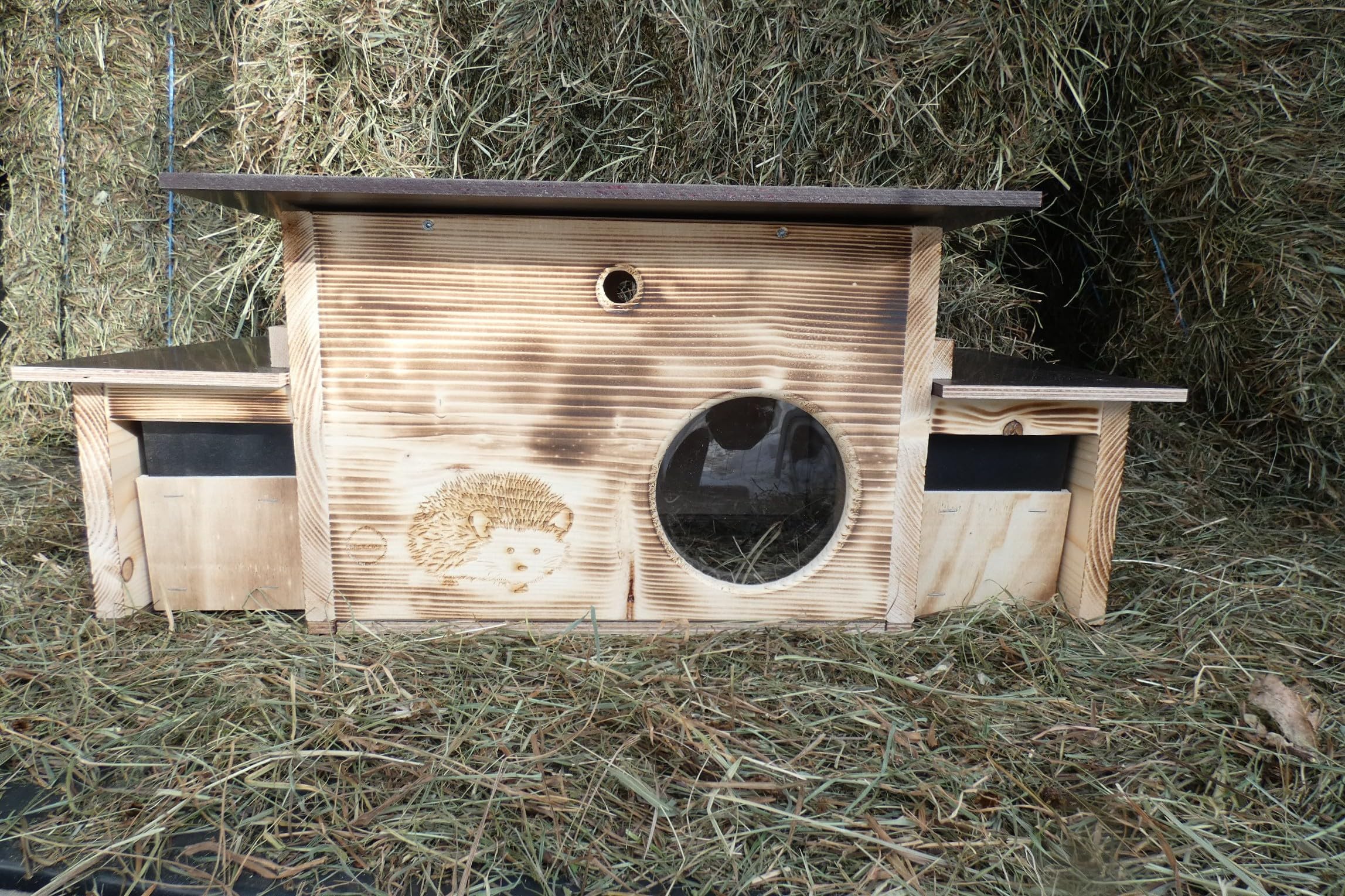 Igelhaus 45cm x 40cm x 28cm Igelhotel Vollholz Winterfest Kein Bausatz: easytouch-Rattenklappe mit und ohne Boden, mit Laby. Eingang als Tunnel. In Imprägniert oder geflammt (geflammt, ohne Boden)