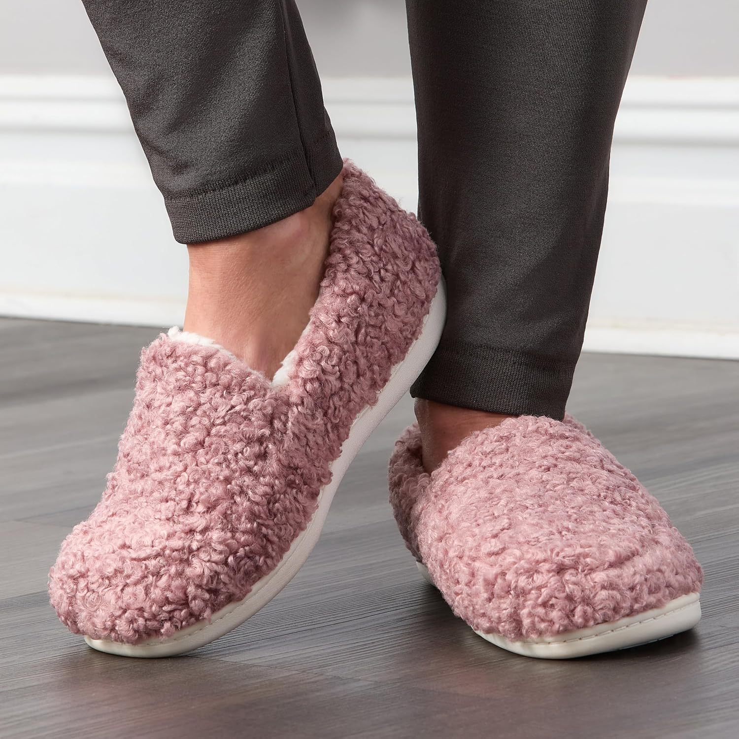 Fruit of the Loom Women's Berber Loafer - Comfy, Memory Foam, Indoor/Outdoor