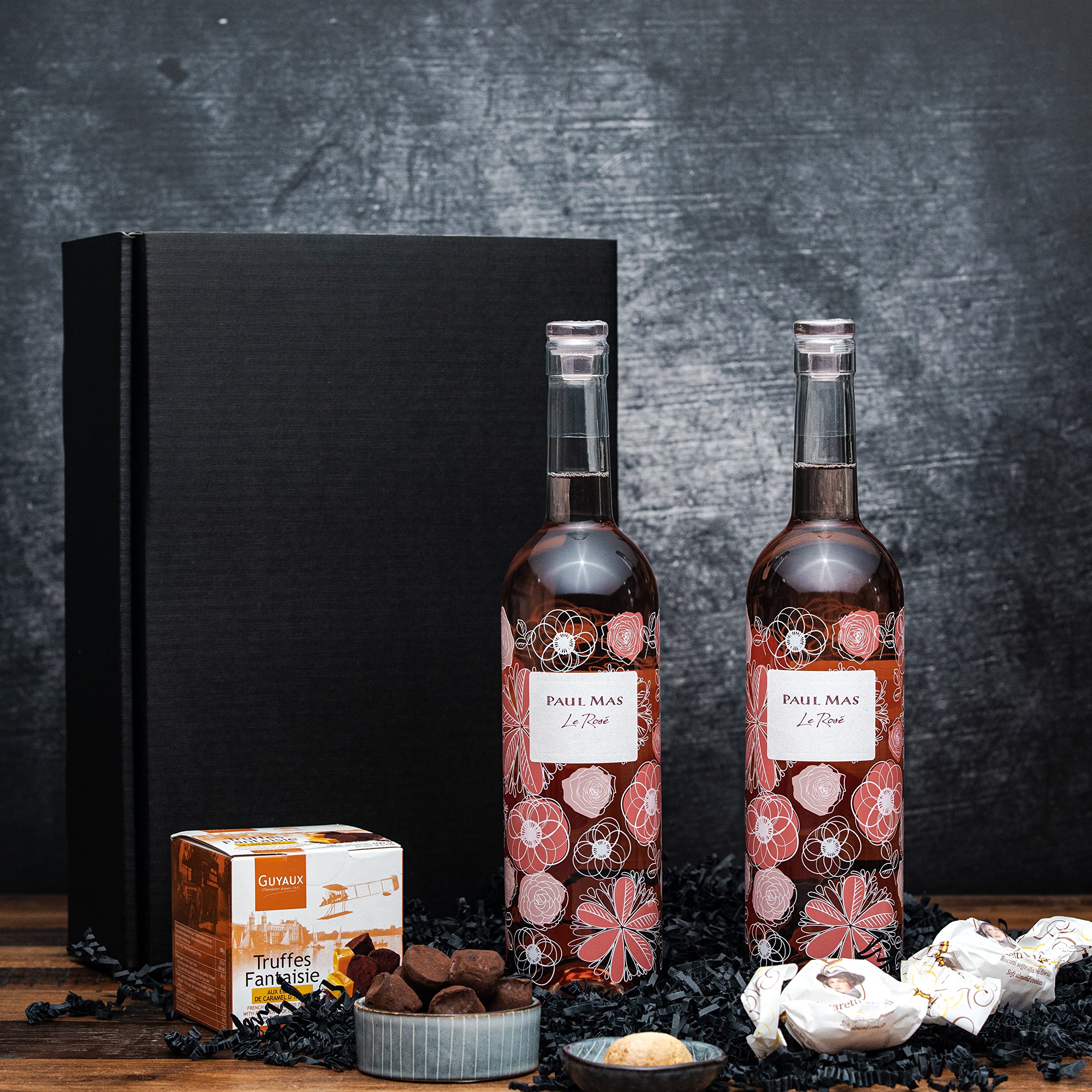 Geschenkset Roséwein mit Schokoladentrüffel und Amaretti