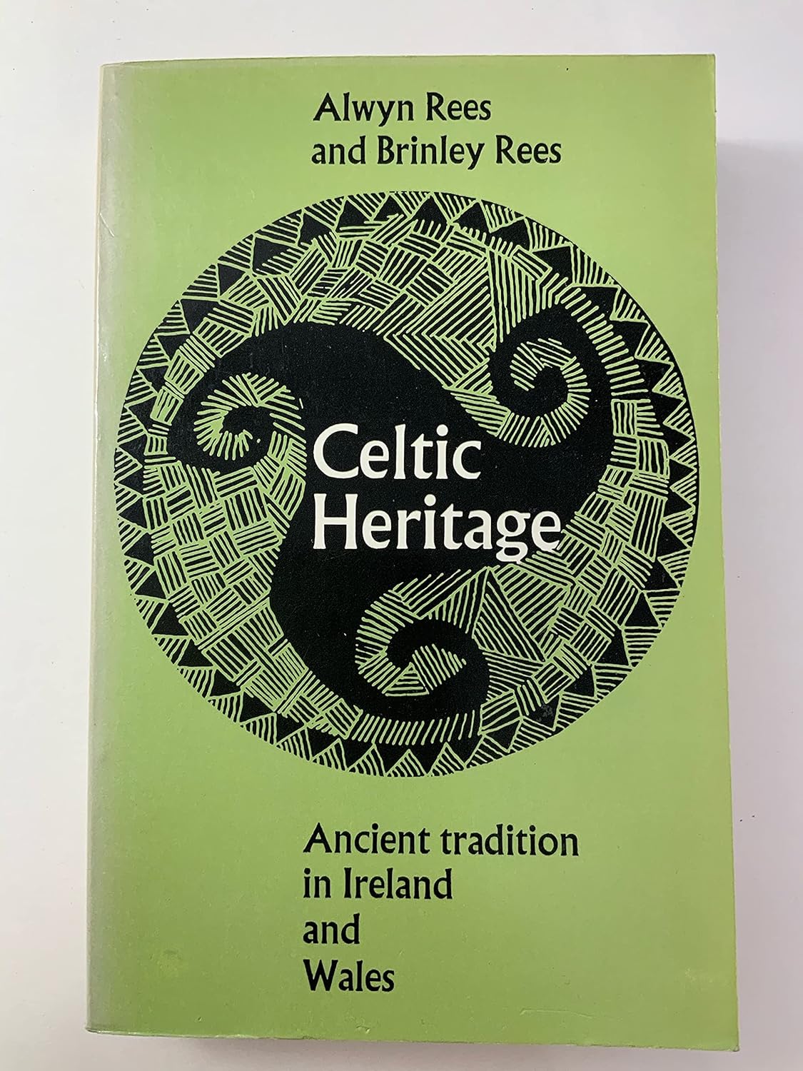 Celtic Heritage: Ancient Tradition in Ireland and Wales: Rees, Alwyn ...