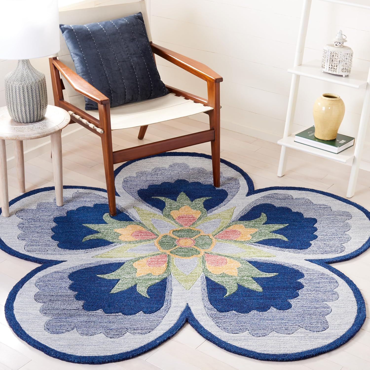 SAFAVIEH Novelty Collection Area Rug - 4' Round, Blue & Grey, Handmade Flower Wool, Ideal for High Traffic Areas in Living Room, Bedroom (NOV103M)