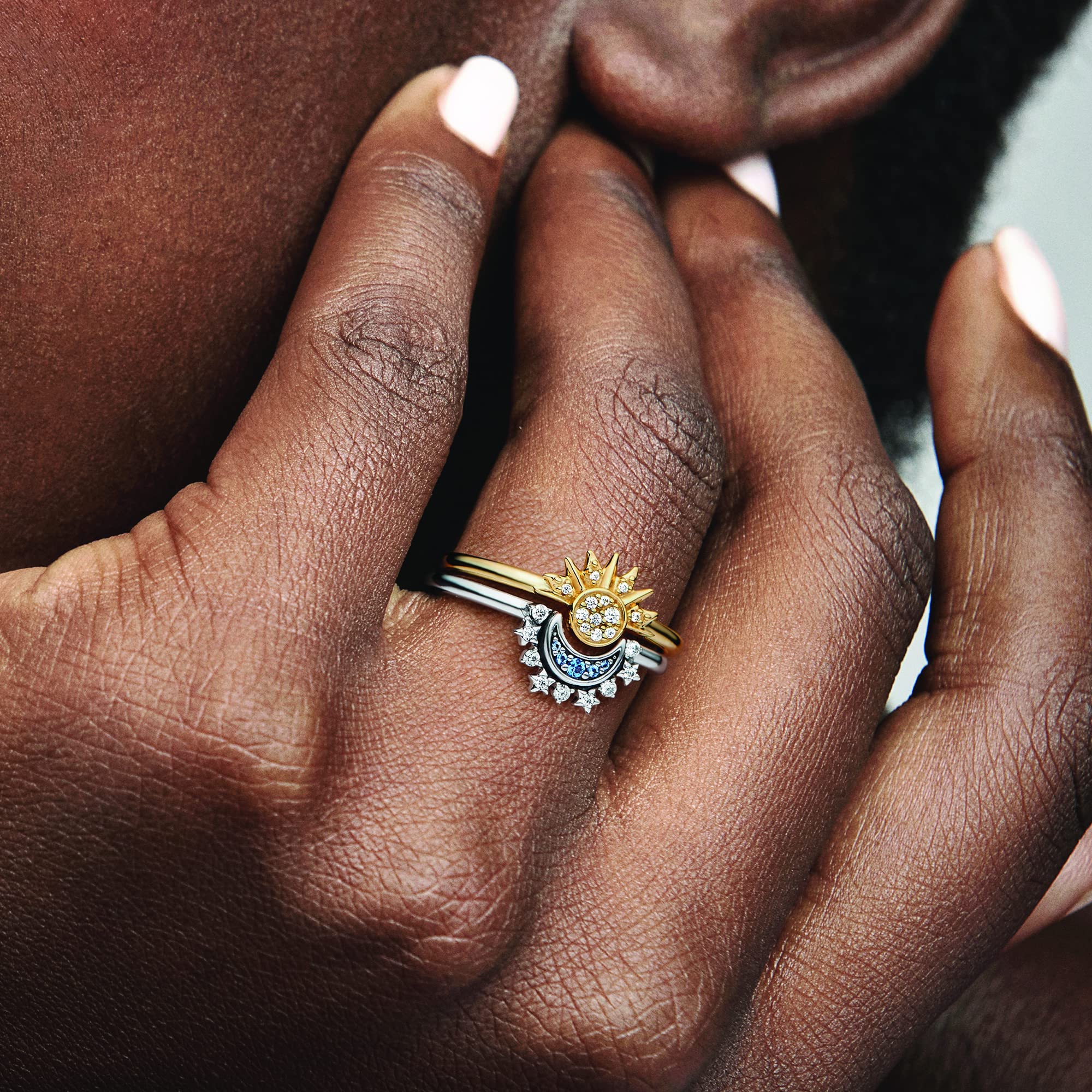 PANDORA Moments - Anello sole luminoso, placcato in oro 14k, con pietre di zirconia cubica incolori