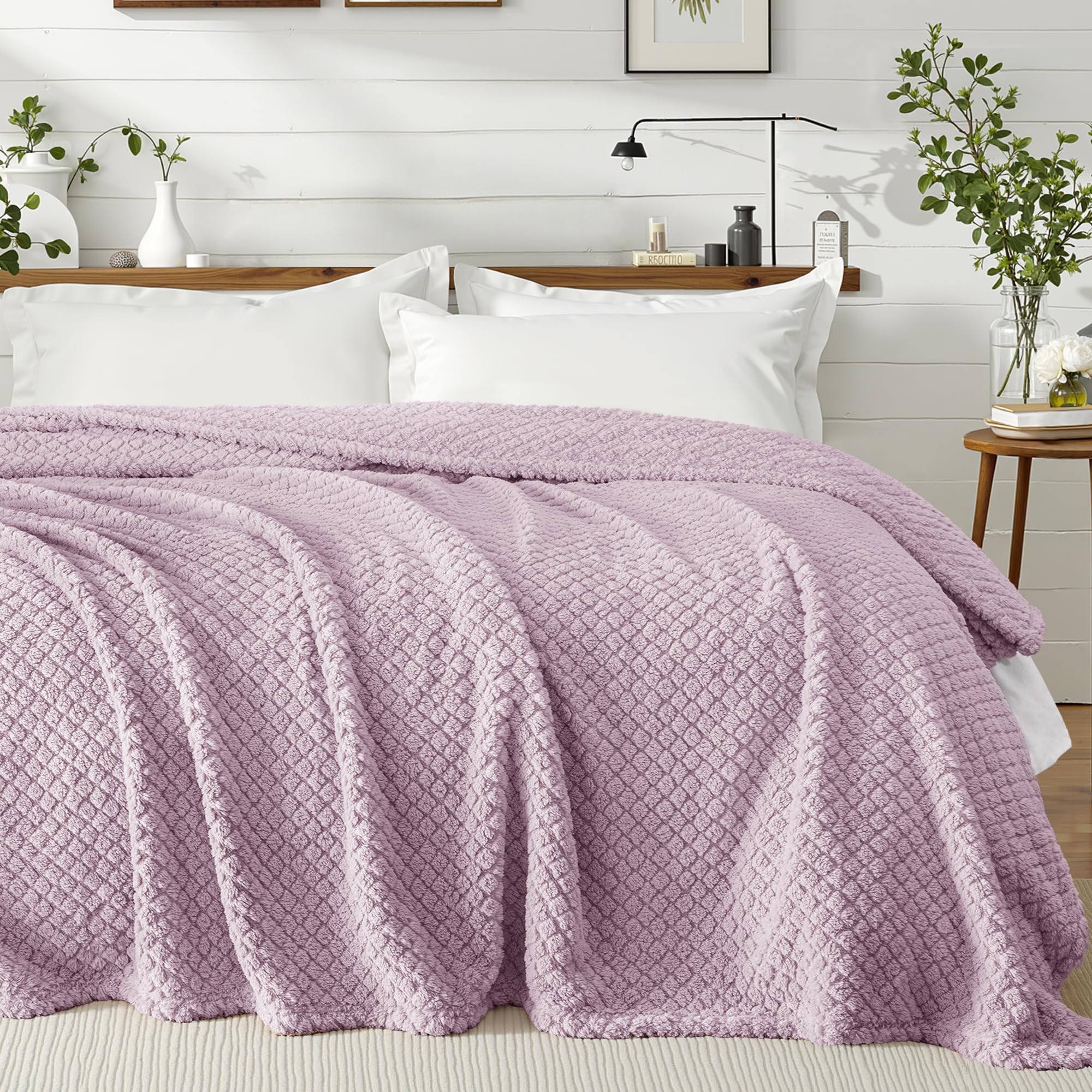 Exclusivo Mezcla Queen Size Flannel Fleece Blanket, Super Soft Jacquard Bed Blanket, Lightweight Fuzzy Warm for All Seasons, 230x230 CM, Lilac Purple