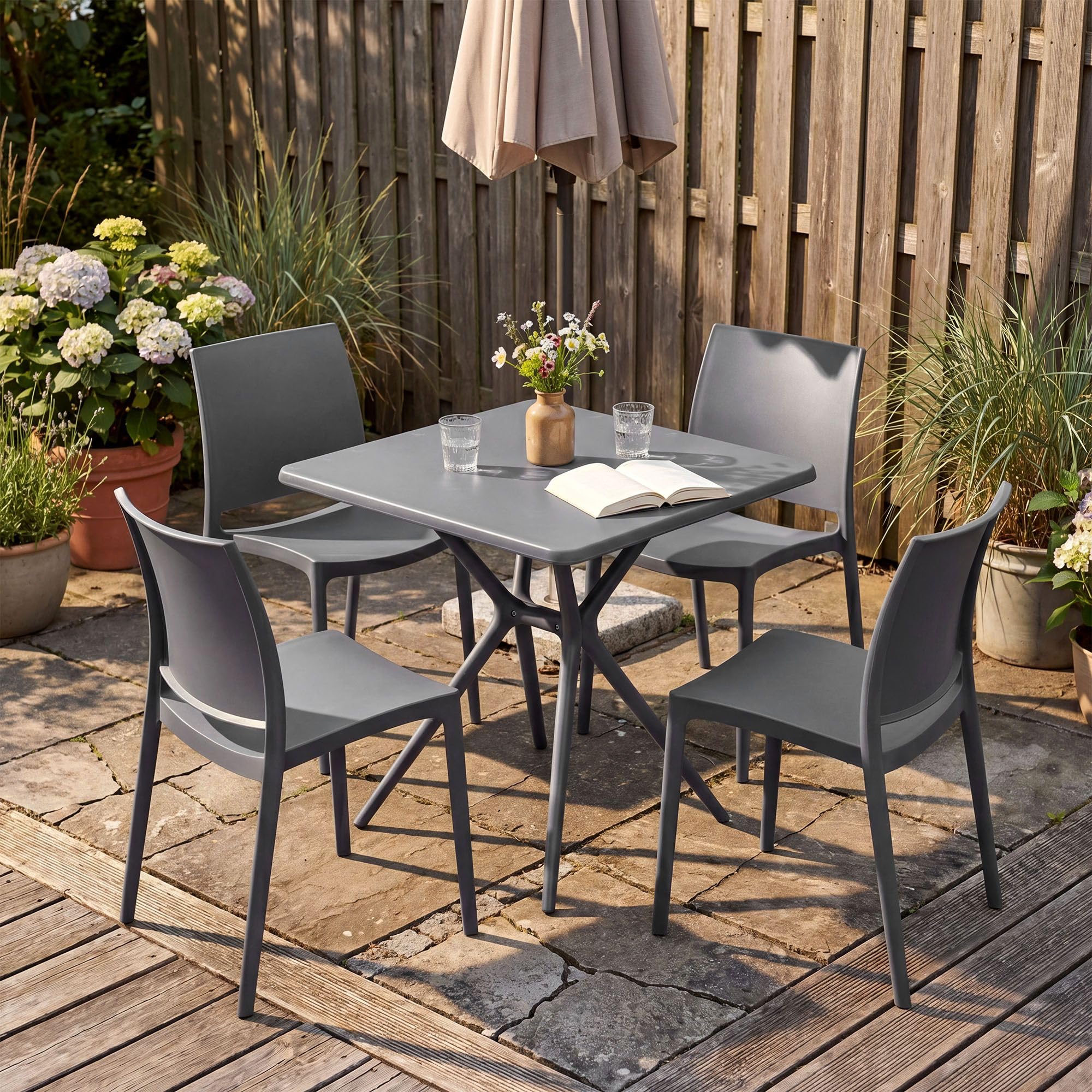 CLP Gartenmöbel Set stapelbar Amino mit 4 Stühlen und Tisch, Gartenstühle wetterfest aus Kunststoff, Essgruppe für Garten, Terrasse und Balkon