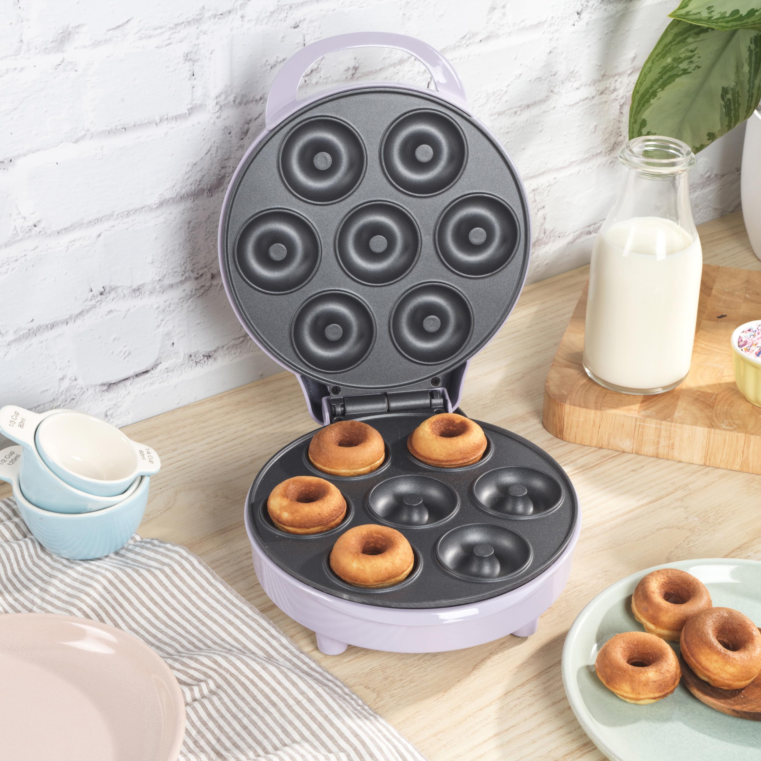 Petra Machine à Beignets 1000W, Appareil pour 7 Mini Donuts avec Plaque Antiadhésive, Machine à Pâtisserie avec Contrôle de Température, Voyants Lumineux, Facile à nettoyer, Violet Pastel