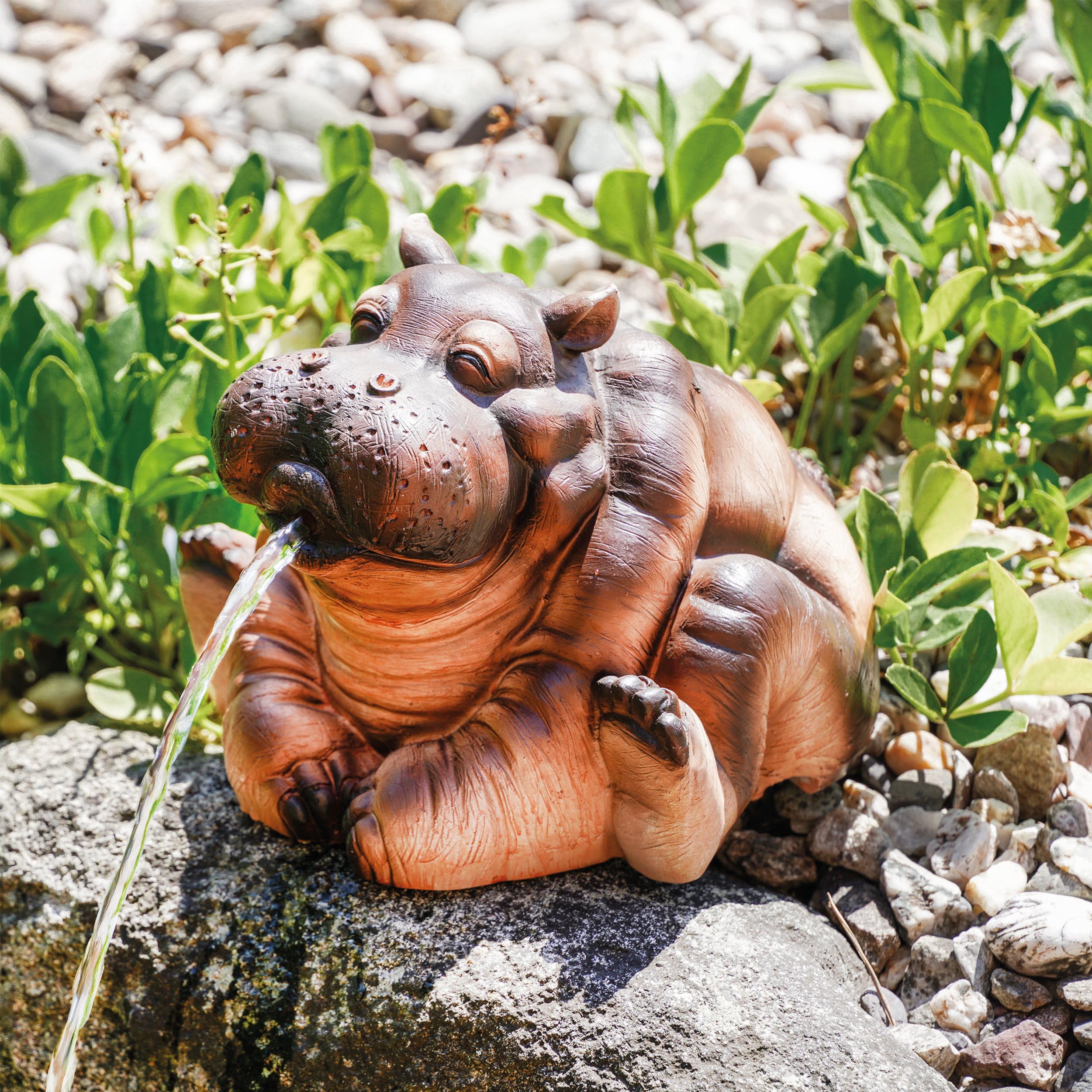 Esotec Wasserspeier sitzendes Flusspferd Hippo, Brunnenfigur für Teich & Garten aus Polyresin, Gartenfigur mit 1,5m Schlauch, Wasserspiel Figur, 25x22x26cm 100740