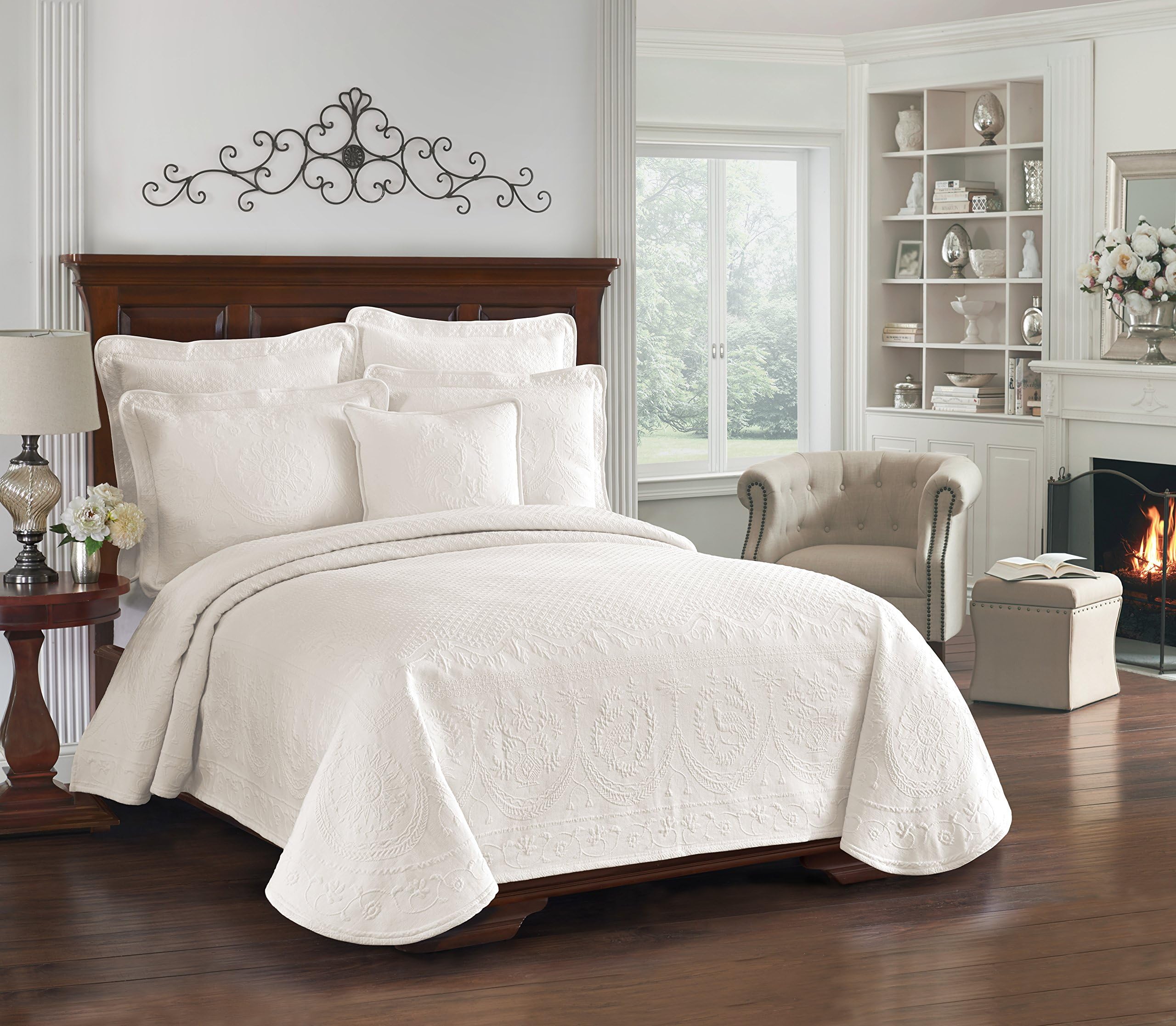 Historic Charleston 13991BEDDQUEIVY King Charles Matelasse 96-Inch by 90-Inch Queen Coverlet, Ivory