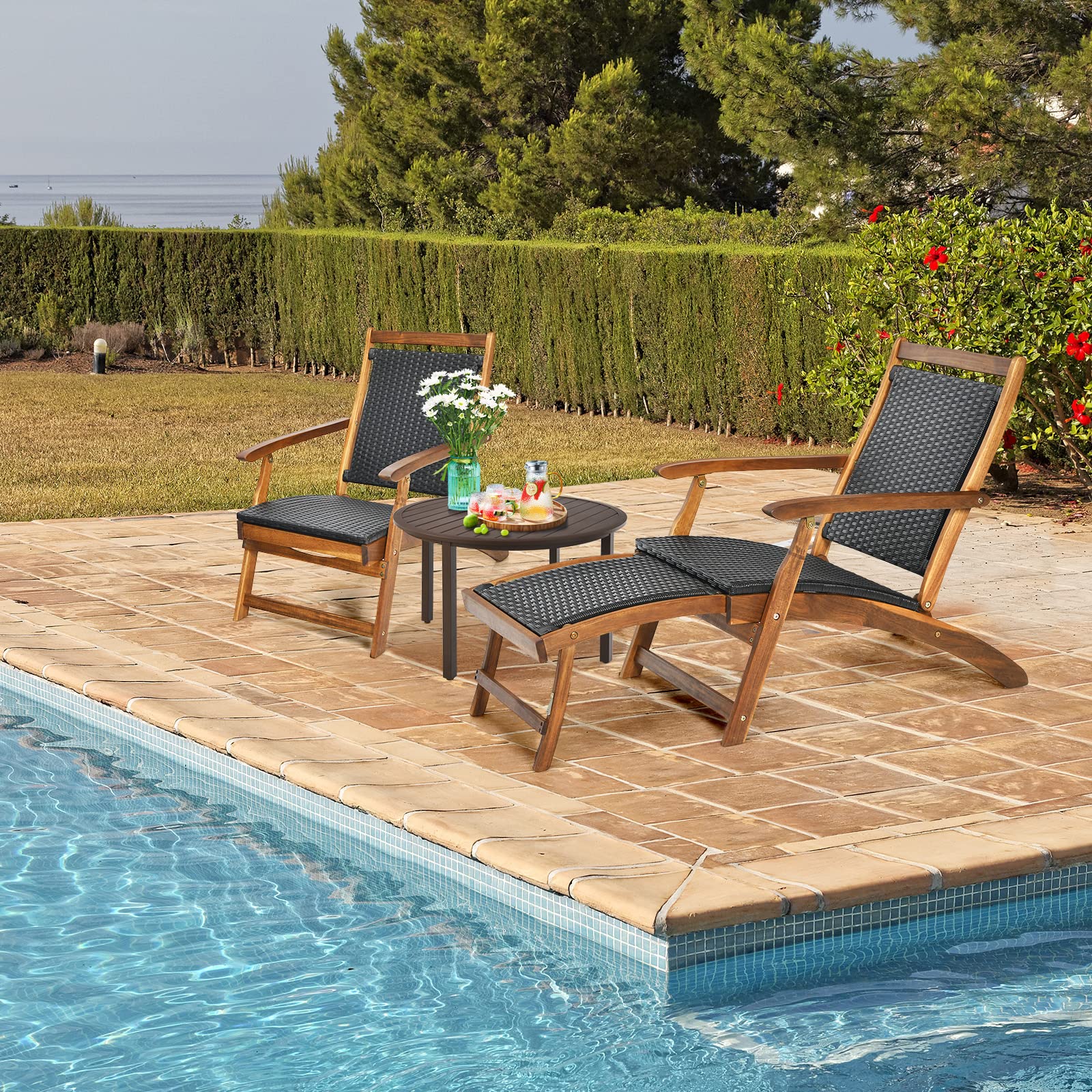LIFEZEAL Tumbona Plegable de Ratán PE Convertible con Reposapiés Retráctil | Sillón de Jardín con Marco de Madera de Acacia, Respaldo y Reposabrazos para Terraza, Patio y Piscina