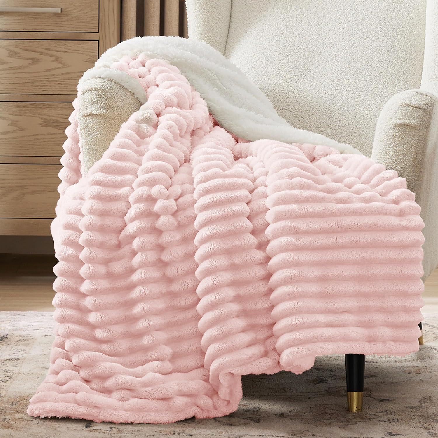 Bedsure Sherpa Blanket Twin Size for Couch - Super Soft Cozy Fleece Thick Warm Blanket for Winter, Plush Pink Throw Gift for Women, 60x80 Inches 00 - Pink Twin (60" x 80")