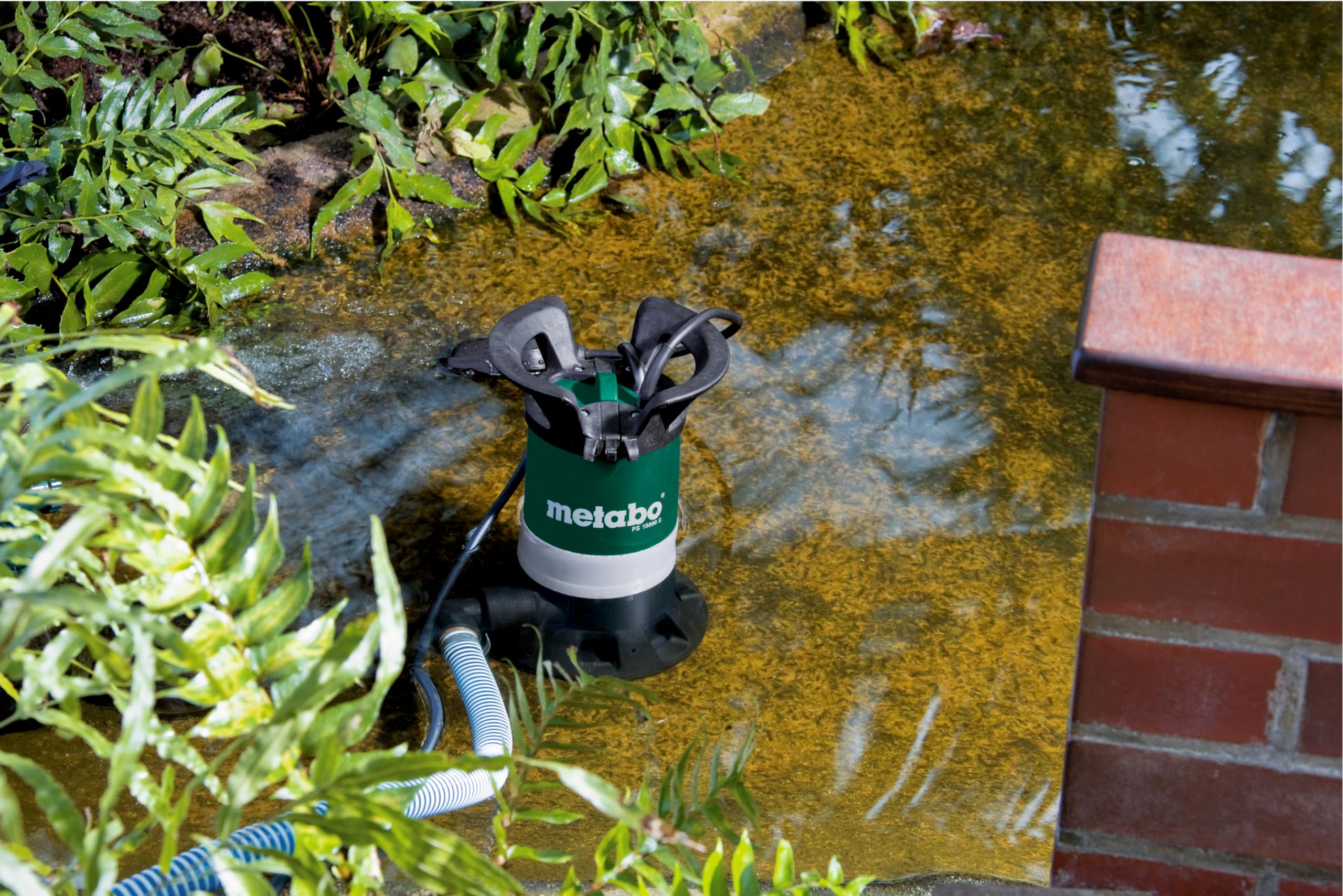 Metabo Schmutzwasser-Tauchpumpe PS 15000 S – 0251500000 – Nennaufnahmeleistung 850 W – Max. Fördermenge 15000 l/h und max. Förderhöhe 9,5 m – Max. Eintauchtiefe: 5 m – 257 x 200 x 345 mm