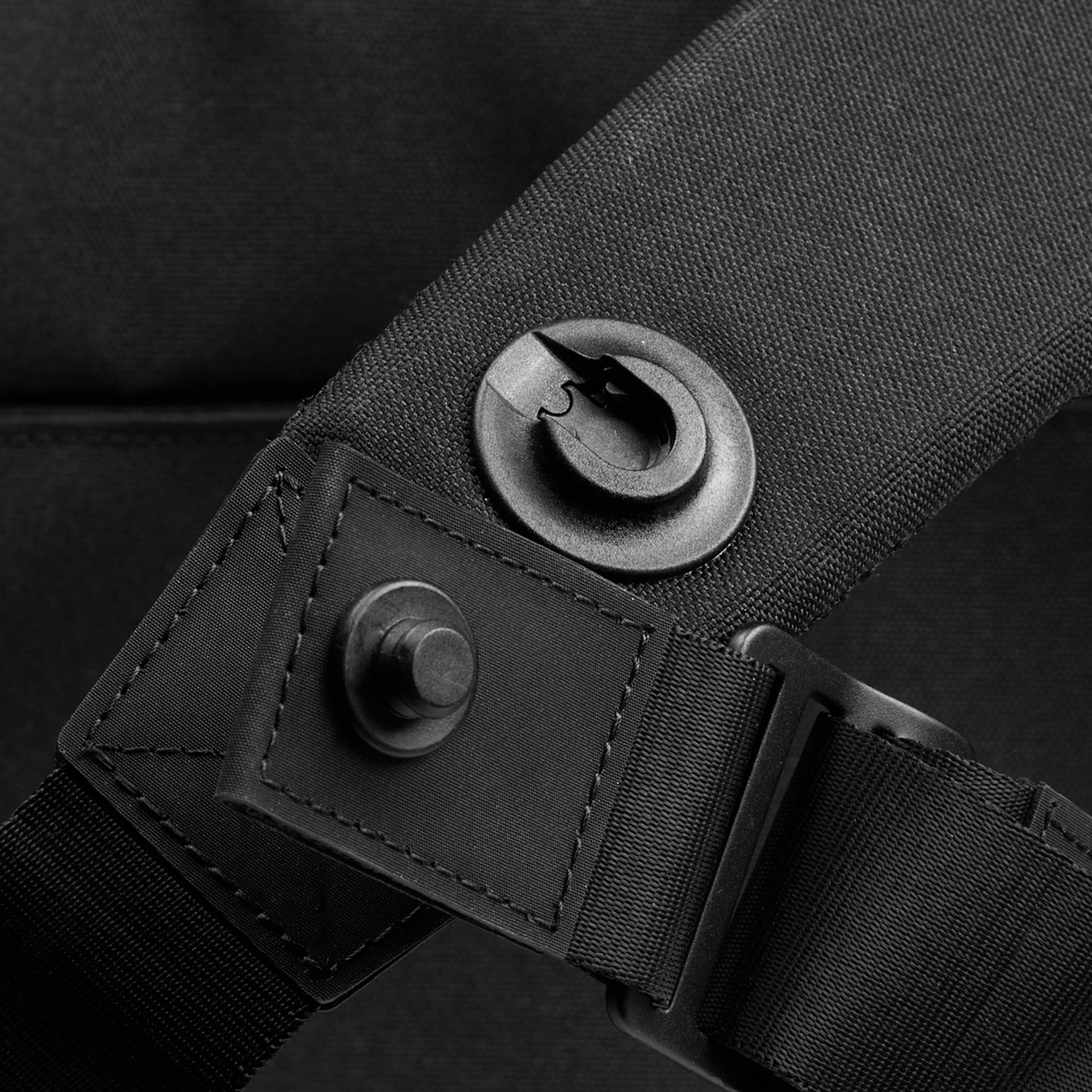 ROIK Bandolera Maletín Funda Portátil Portadocumentos para Hombre o Mujer, Fabricada con Material Reciclado RPET, Bolsillos interiores y exteriores para Accesorios - The Messenger