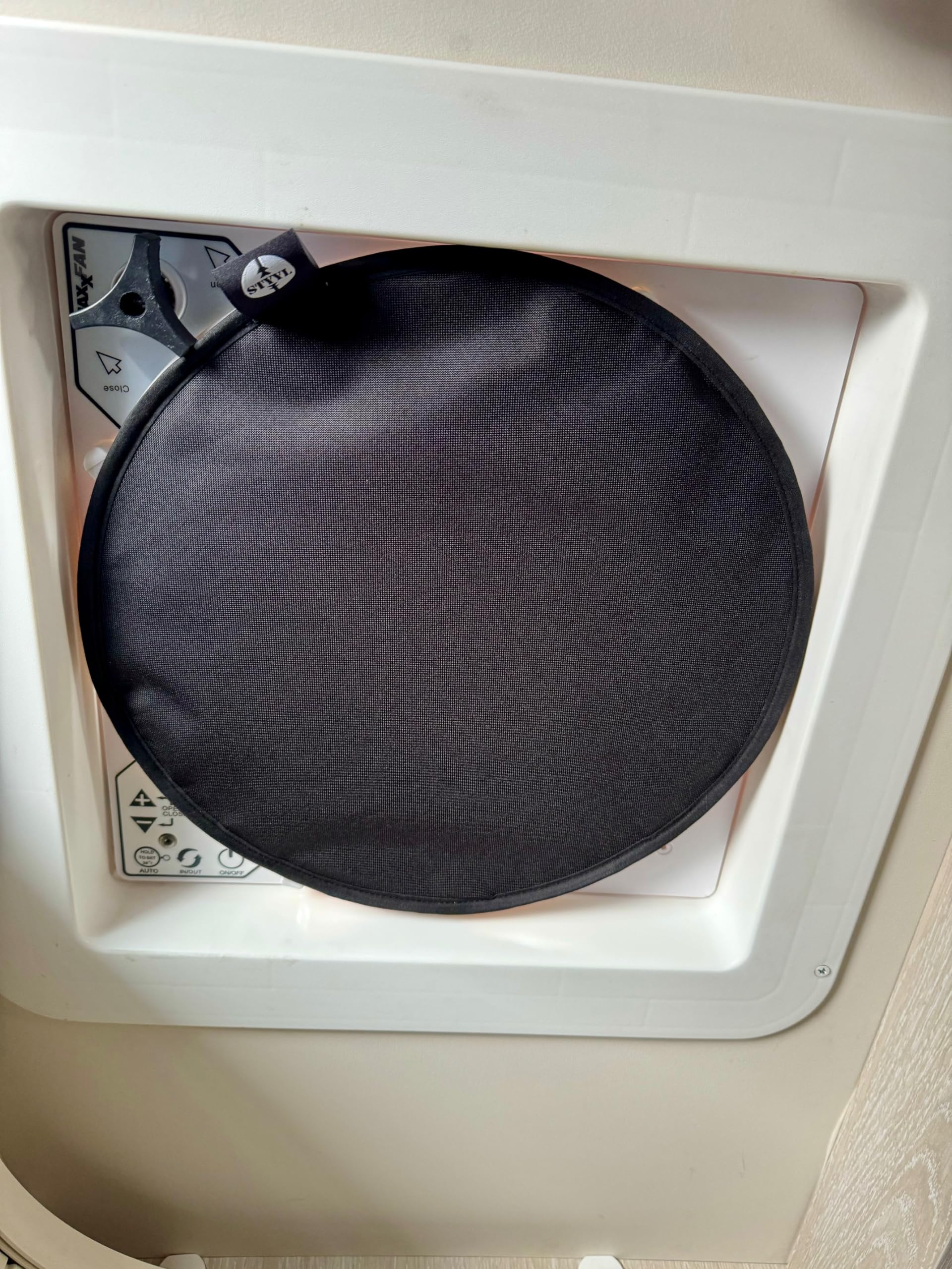 STYYL magnetische Verdunkelung/Thermoabdeckung passend für den Maxxfan Maxxair Dachlüftungs-Verdunkelungsabdeckung – universell für Wohnmobile, Vans, Campingbusse und Wohnwagen
