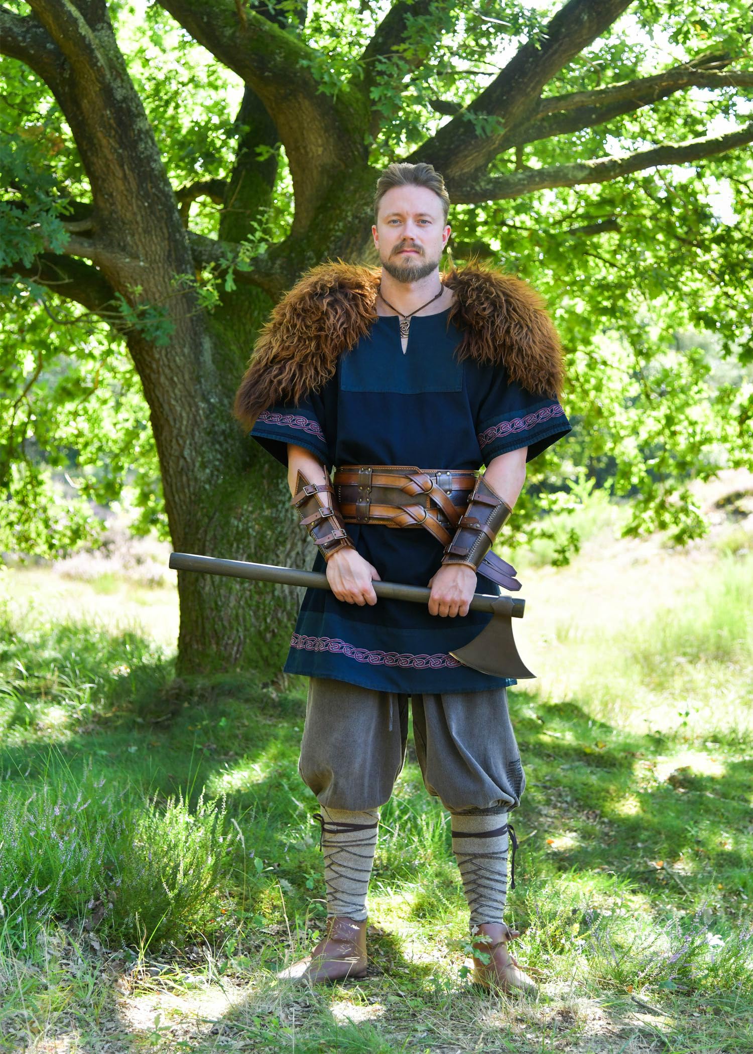 Battle-Merchant Wikinger Tunika Egil, Used-Look, Herren | Mittelalter Hemd, mit Stickerei, Kurzarm, Baumwolle, für Reenactment, LARP & Fantasy Cosplay