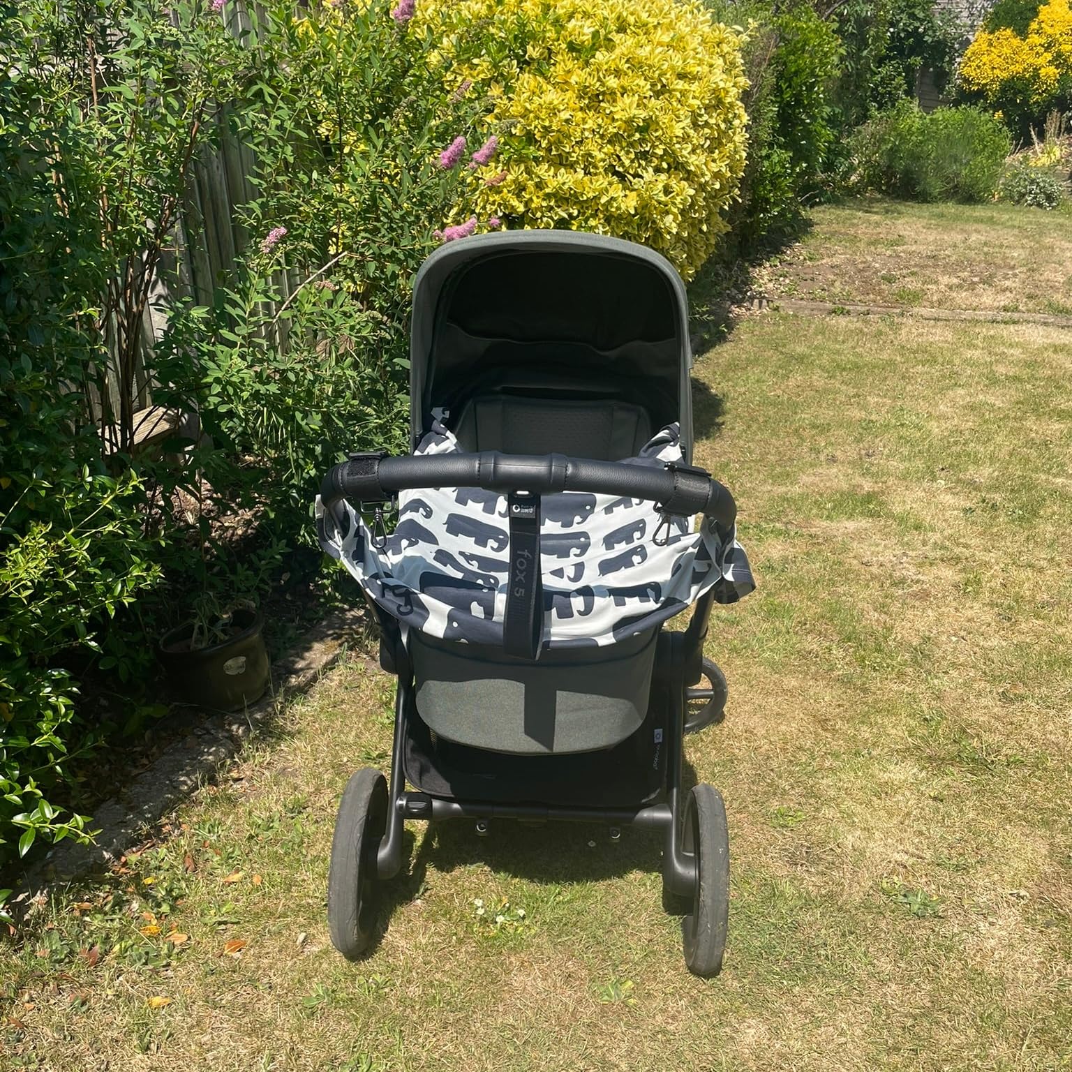 Multifunktionale Abdeckung mit UV-Schutz für Kinderwagen, Kindersitze, Babytragen und zum Stillen. Sonnenschutz mit UV-Schutzfaktor 50+ für Babys und Kinder. Für den Urlaub, den Strand, (Elefant)