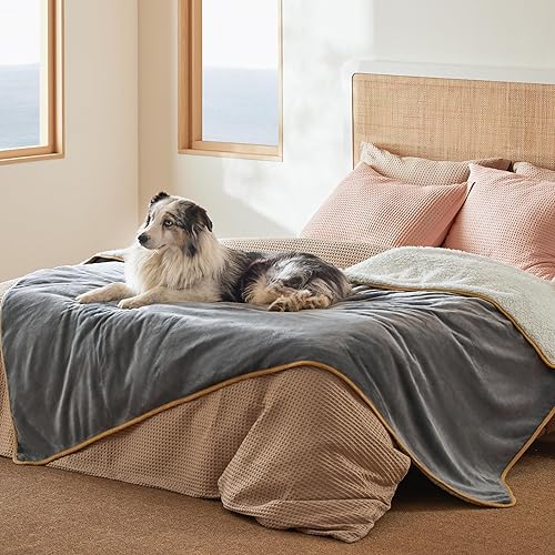 Bedsure Manta impermeable para cama Manta impermeable de forro polar Sherpa para perros grandes, mantas para mascotas para camasofá, protector de