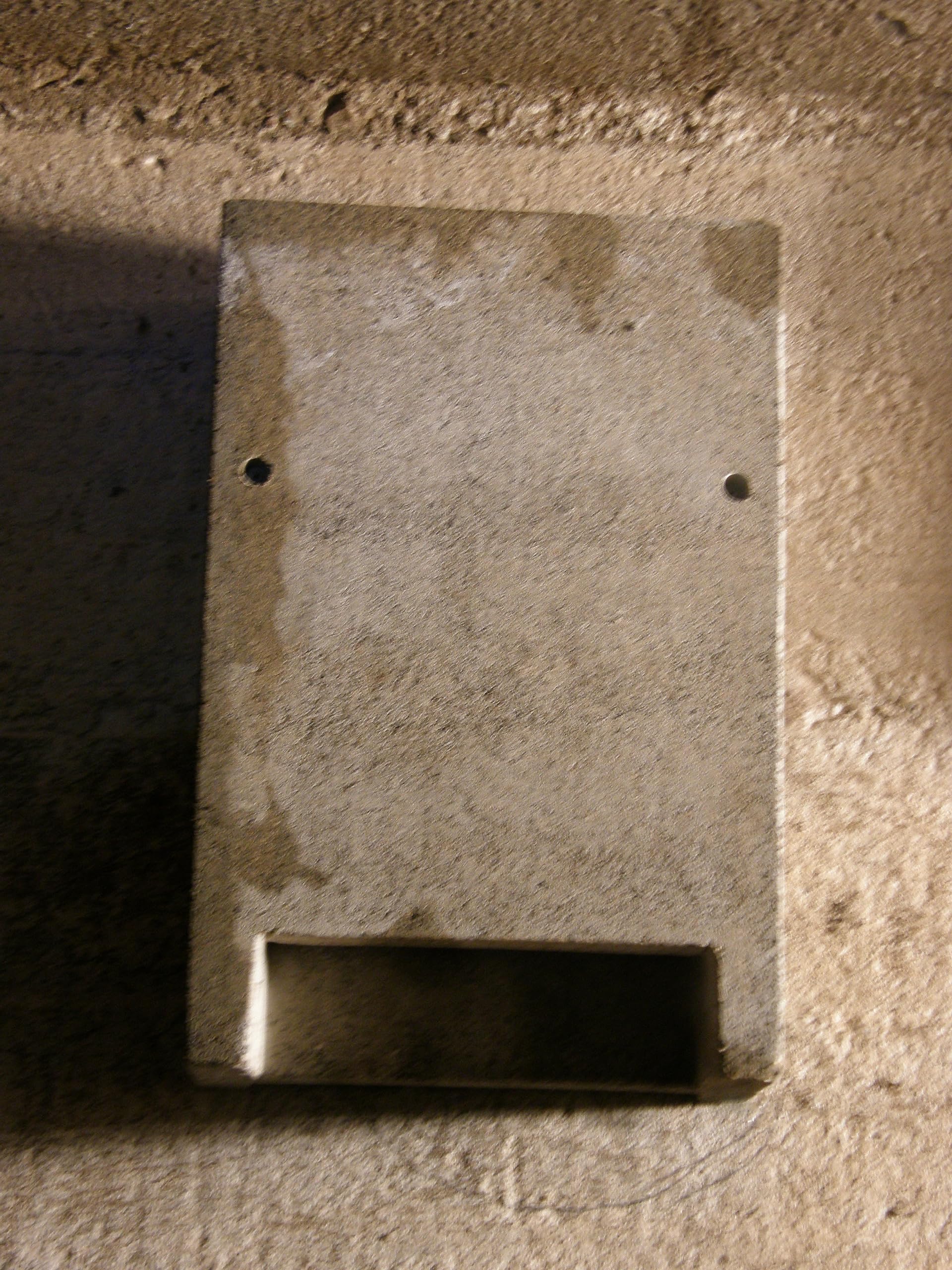 Fledermausstein aus Holzbeton Wetterfest Fledermausquartier Großraumhöhle
