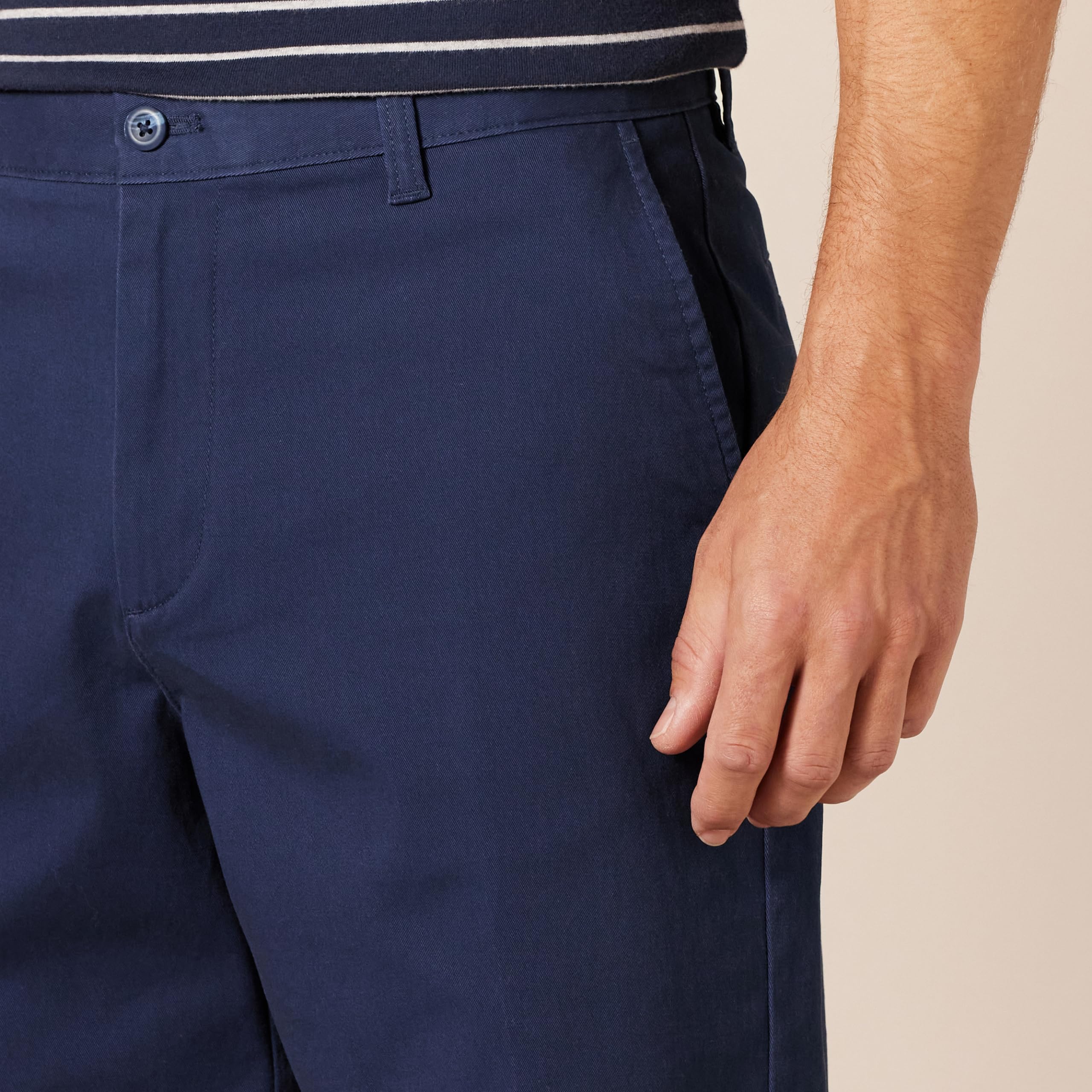 Amazon Essentials Mężczyźni Classic-Fit 23 cm komfortowe rozciągliwe chinosy