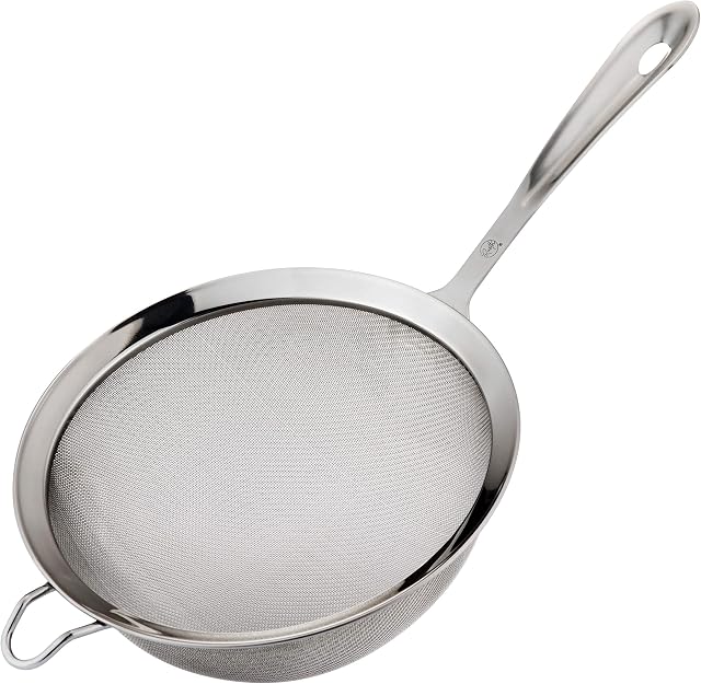 Ruoth® Large Fine Mesh Sieve for Baking and Cooking. 20cm Strainer to Add to Your Sieves and Strainers Collection for Quinoa Or Rice. Fine Sieve to Use As an Icing Sugar Or Flour Sifter.