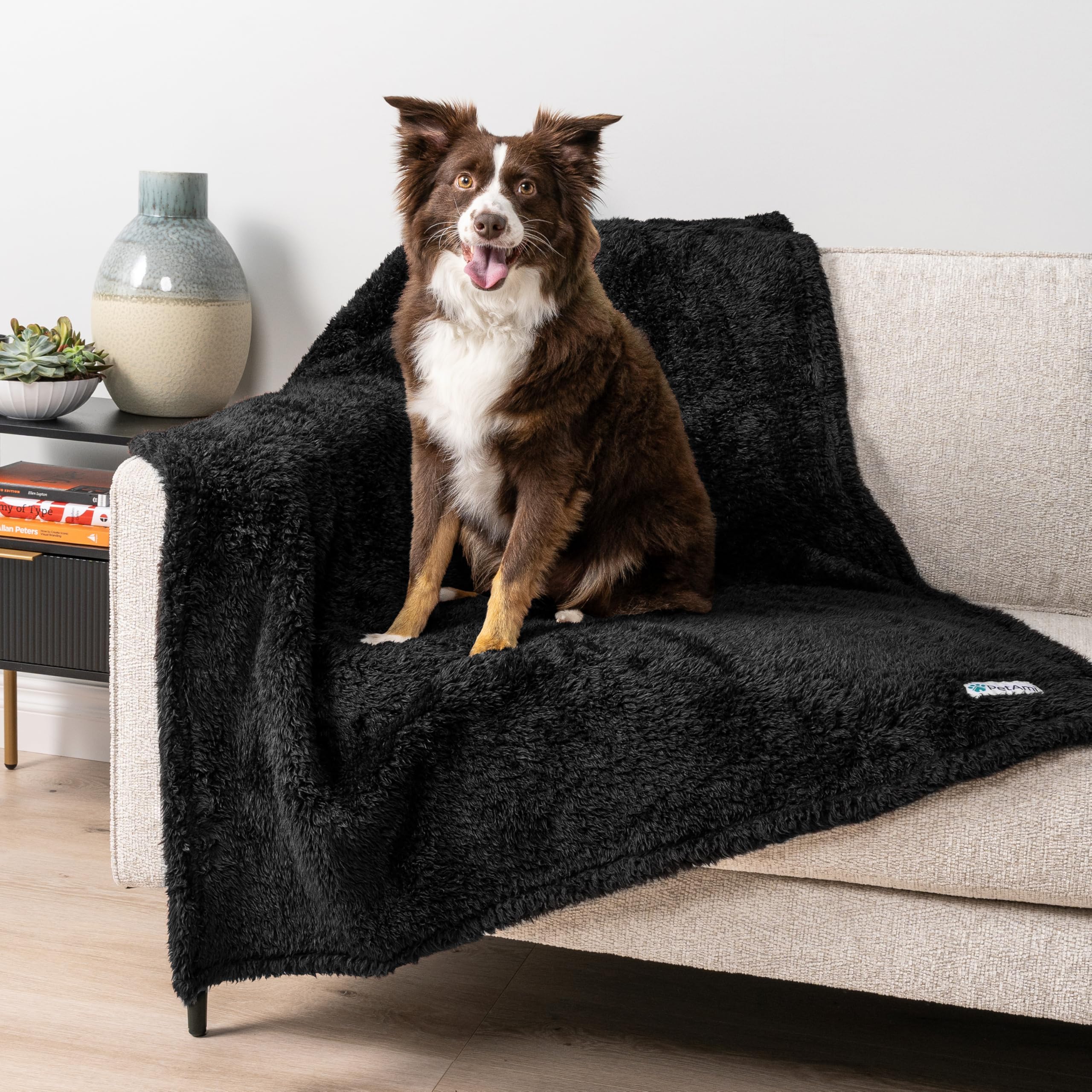 PetAmi Waterproof Plush Blanket for Medium and Large Dogs – Soft and Warm Pee-Proof Sherpa Blanket – Reversible Protective Cover for Cats – Washable Cushion in