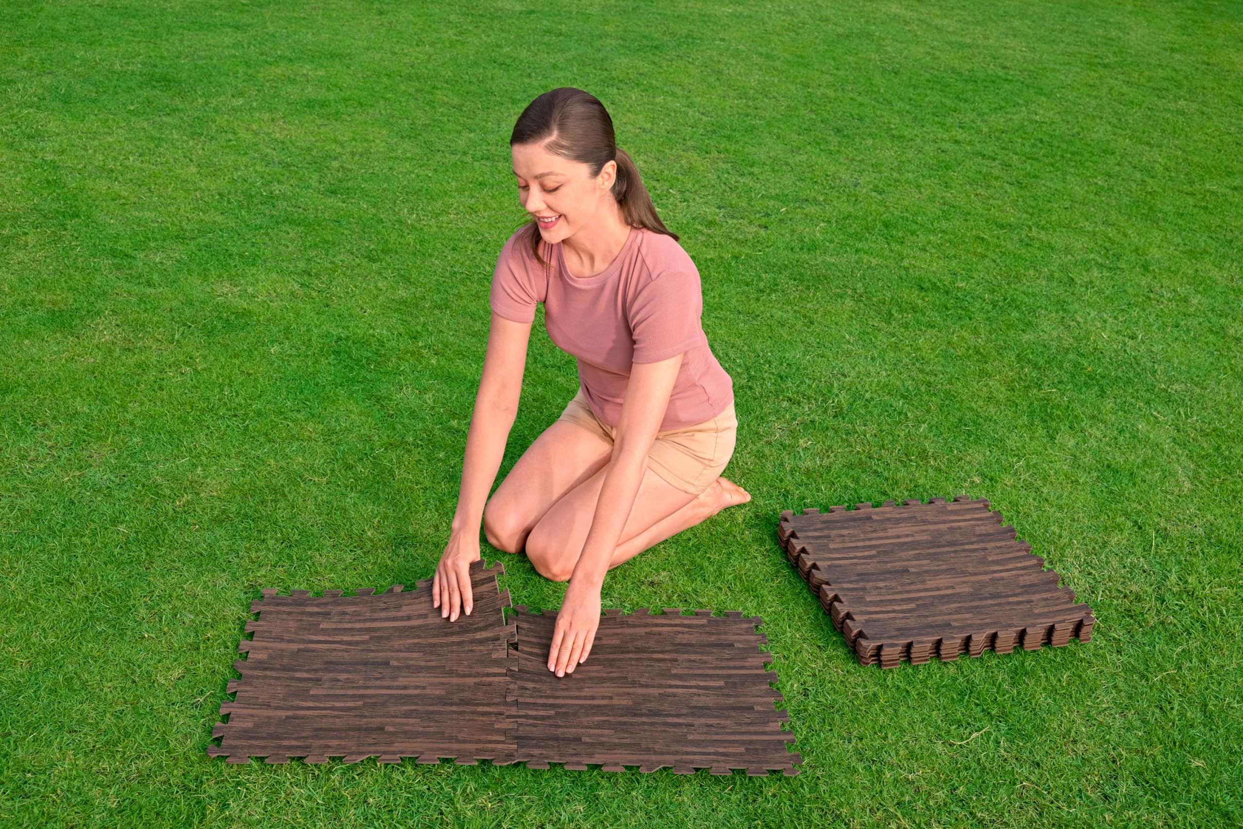 Bestway Tapis de Sol Effet Bois pour Piscine et Spa, 12 pièces, 50 x 50 cm, 3m² de Surface Couverte