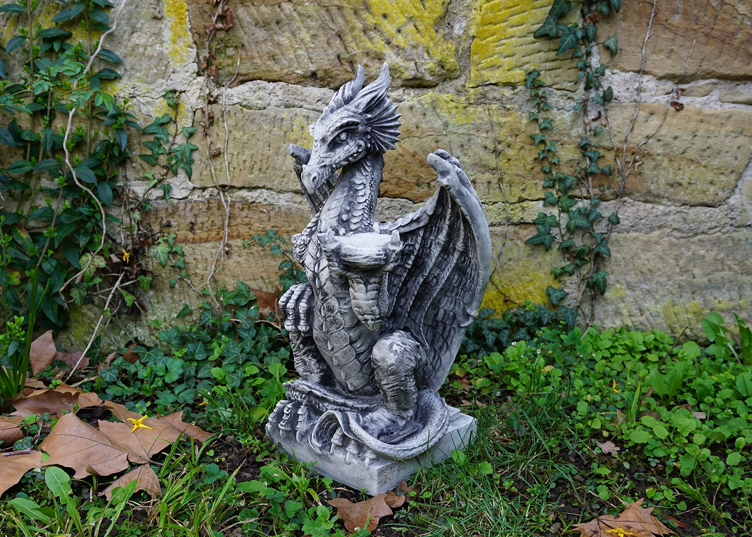 gartendekoparadies.de Drache auf Sockel Steinfigur, 51 cm, 18 kg