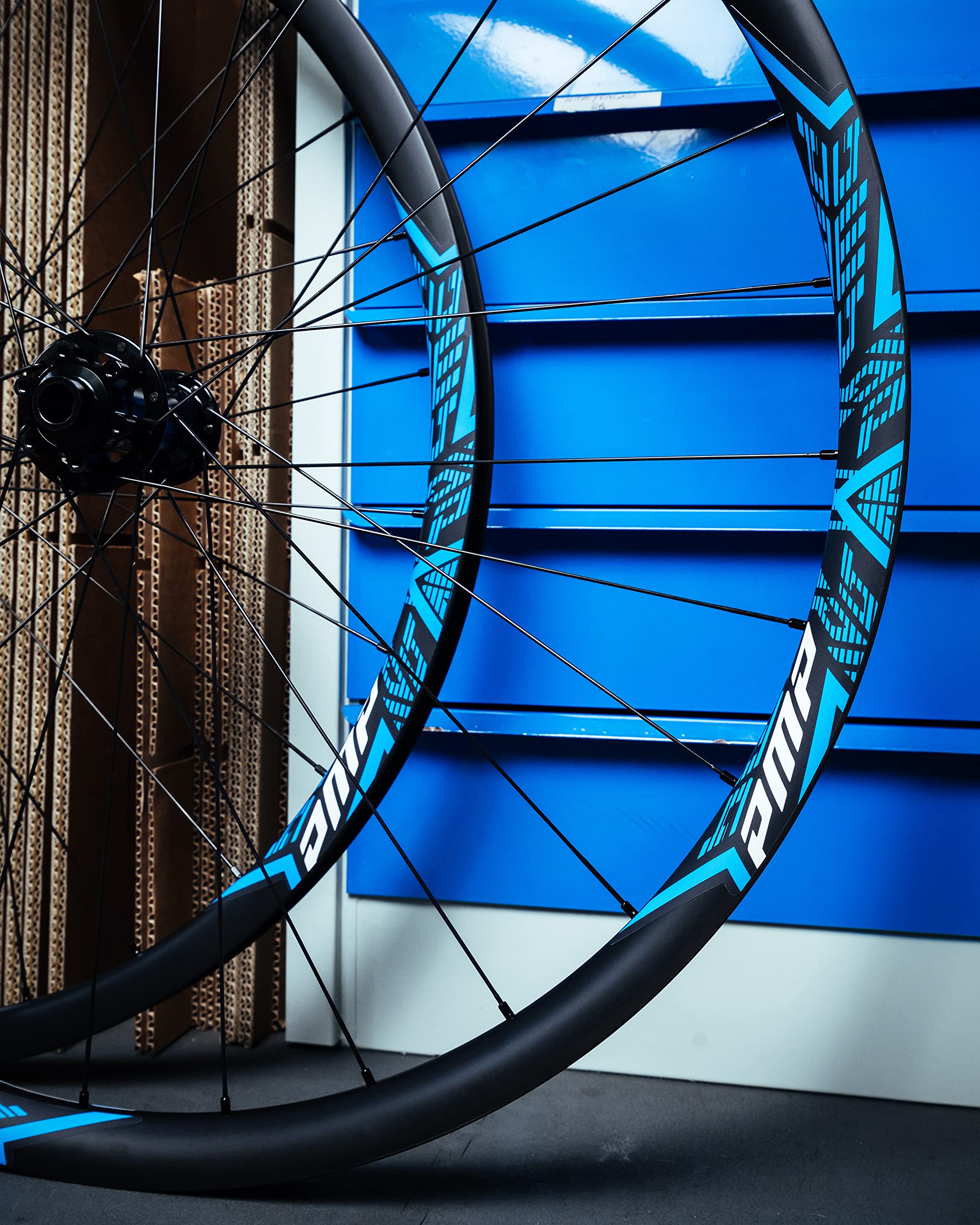 PMP Nitro Carbon | Ruote MTB 29" in Carbonio, per Cross Country. Mozzi Nitro J-Bend; Raggi Sfinati; Canale Interno Largo 25 mm; Peso 1320 g. Colore Personalizzabile.