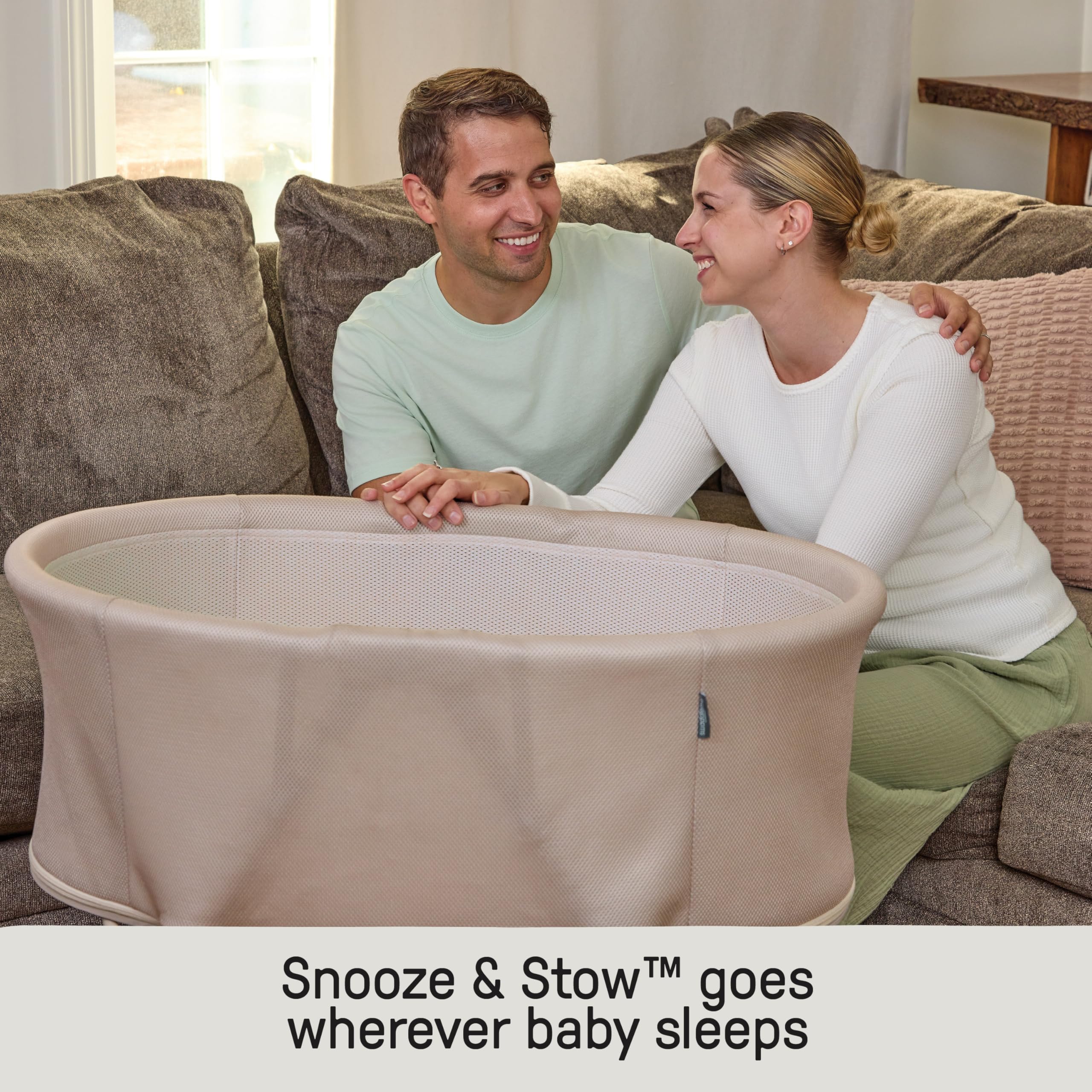 Ingenuity Snooze & Stow Easy-Folding Stubenwagen mit Sound, Licht und Vibration, tragbarer Baby-Stubenwagen mit Einhand-Klappmechanismus, Netzseiten, Ablagefach und Rädern
