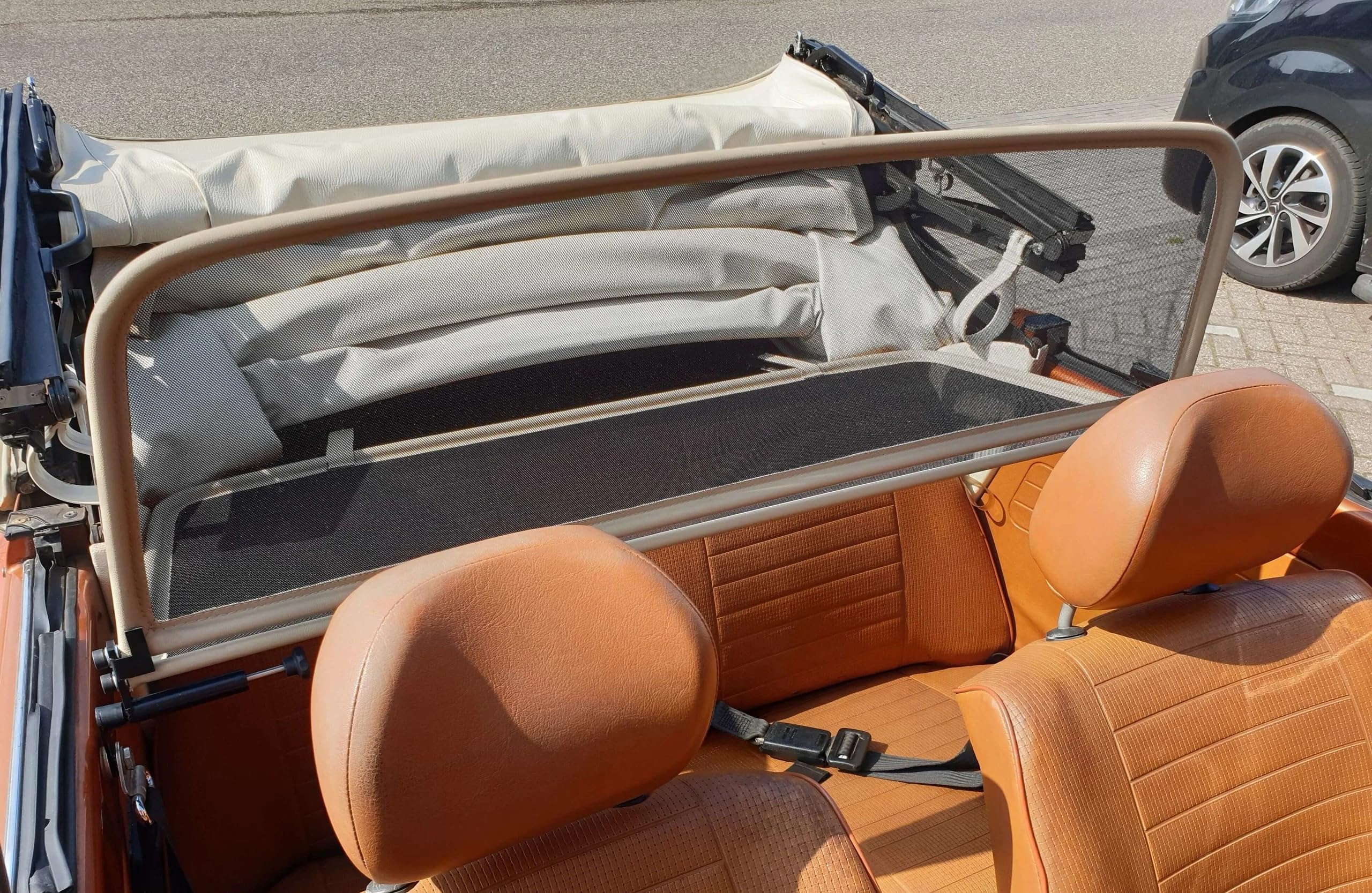 GermanTuningParts Déflecteur de Vent pour VW Coccinelle (1968-1979) - Pliable - avec Fermeture Rapide - Beige | Filet Anti-Remous Coupe | Déflecteur d'air