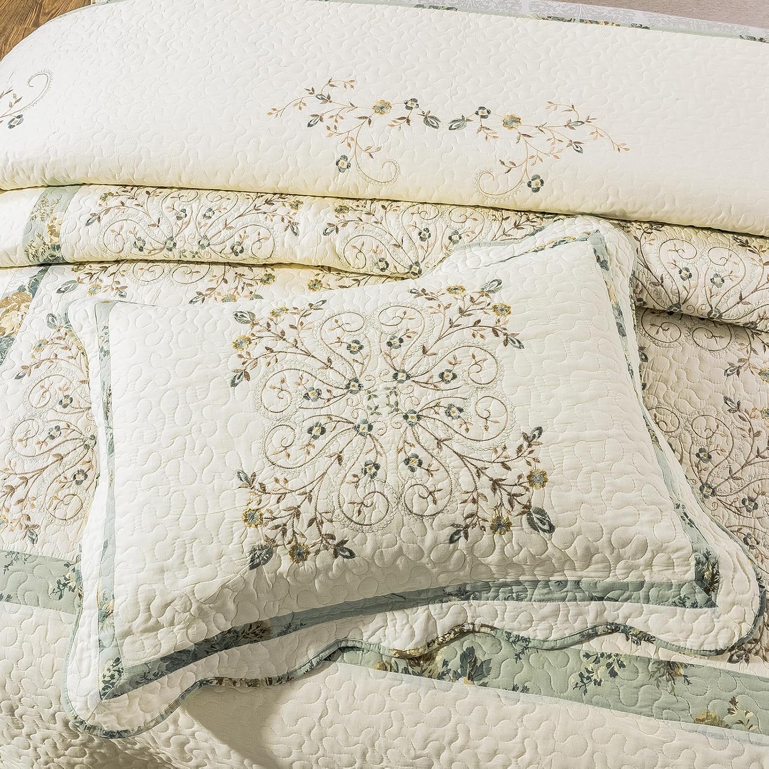 ROOMLIFE Quilt Set Full/Queen Size 3D Floral Embroidery Pattern 3-Piece Cotton Reversible Quilted Embroidered Decorative Bedspreads Coverlet Bedding Set, Lightweight &Soft, All Season(90" X 98")