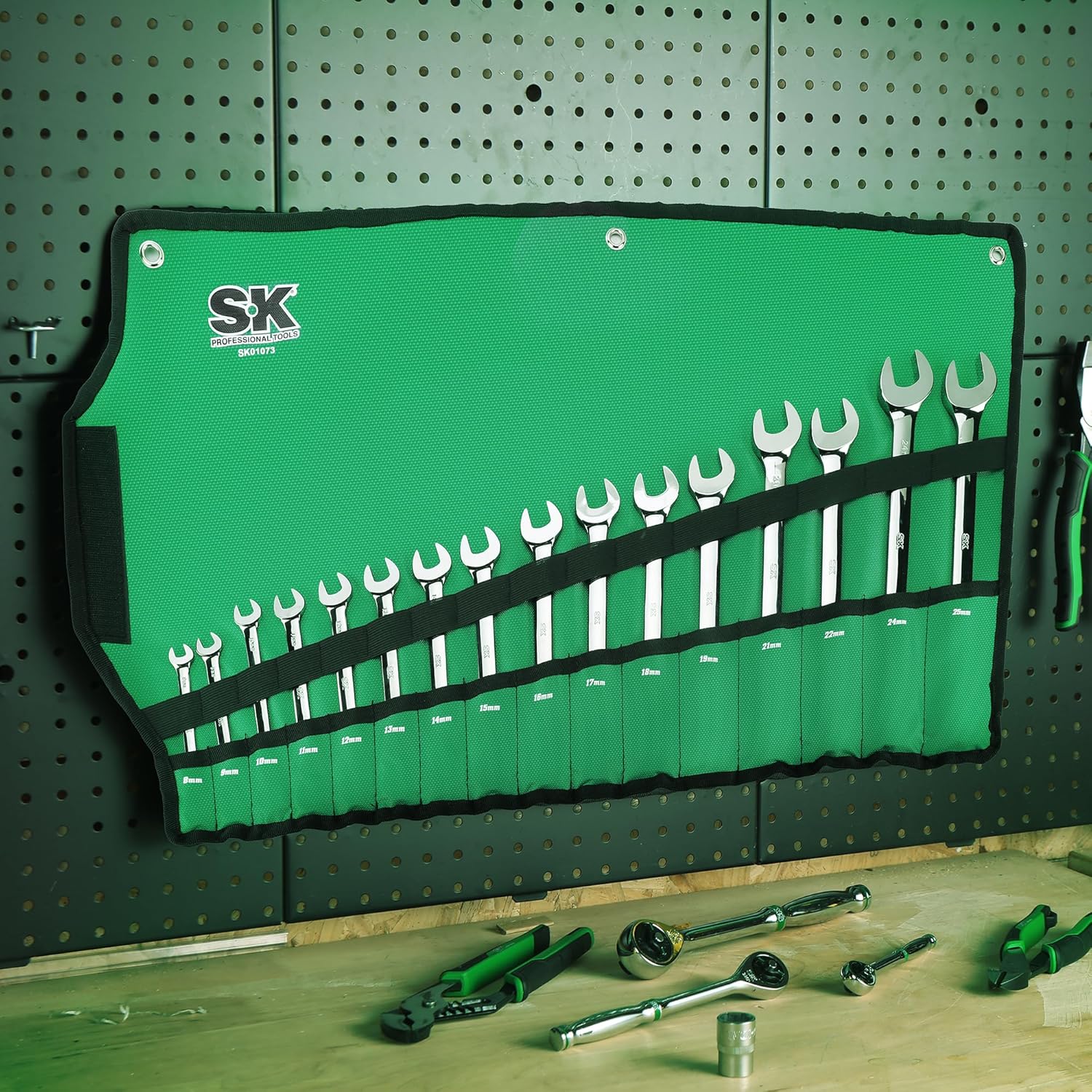 SK Reversible Ratcheting Wrench Set, Combination Wrench Set, 16-Piece, Metric, 72-Tooth, Premium CR-V Construction, with Rolling Pouch