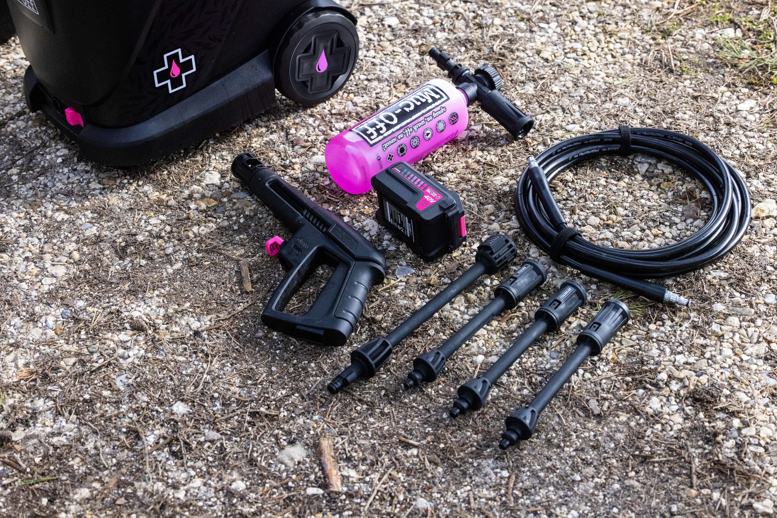 Muc-Off Hidrolimpiadora Portátil a Batería Moto Starter Bundle – Depósito 20L con 4 Lanzas y Nano Tech Limpiador de Moto