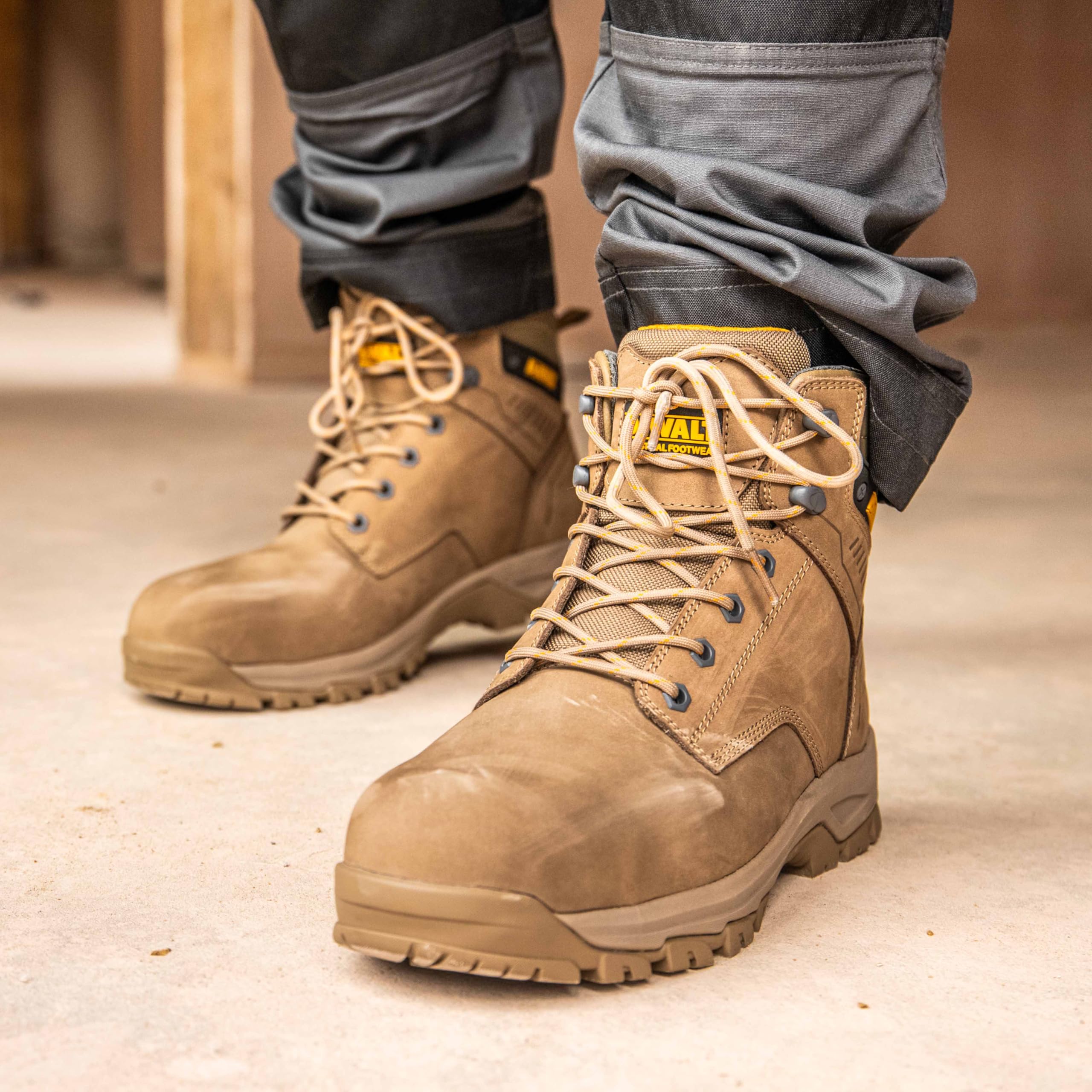 DEWALT Cranson Stone - Botas de seguridad de trabajo para hombre, piel nobuk de 5 pulgadas, puntera de acero, antideslizantes