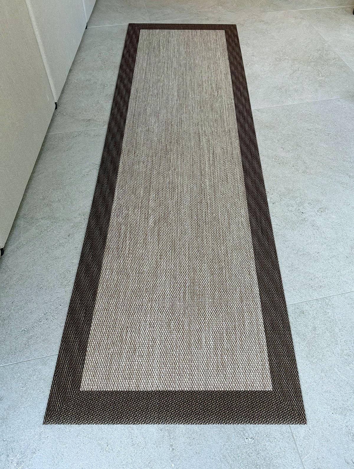 EB ESTORES BARATOS Alfombra de Vinilo Trenzado Screen Floor con Cenefa. Alfombra Antideslizante, Lavable, Apta en Interior y Exterior 3 mm Grosor y Diferentes Acabados, Marrón, 120x180 cm