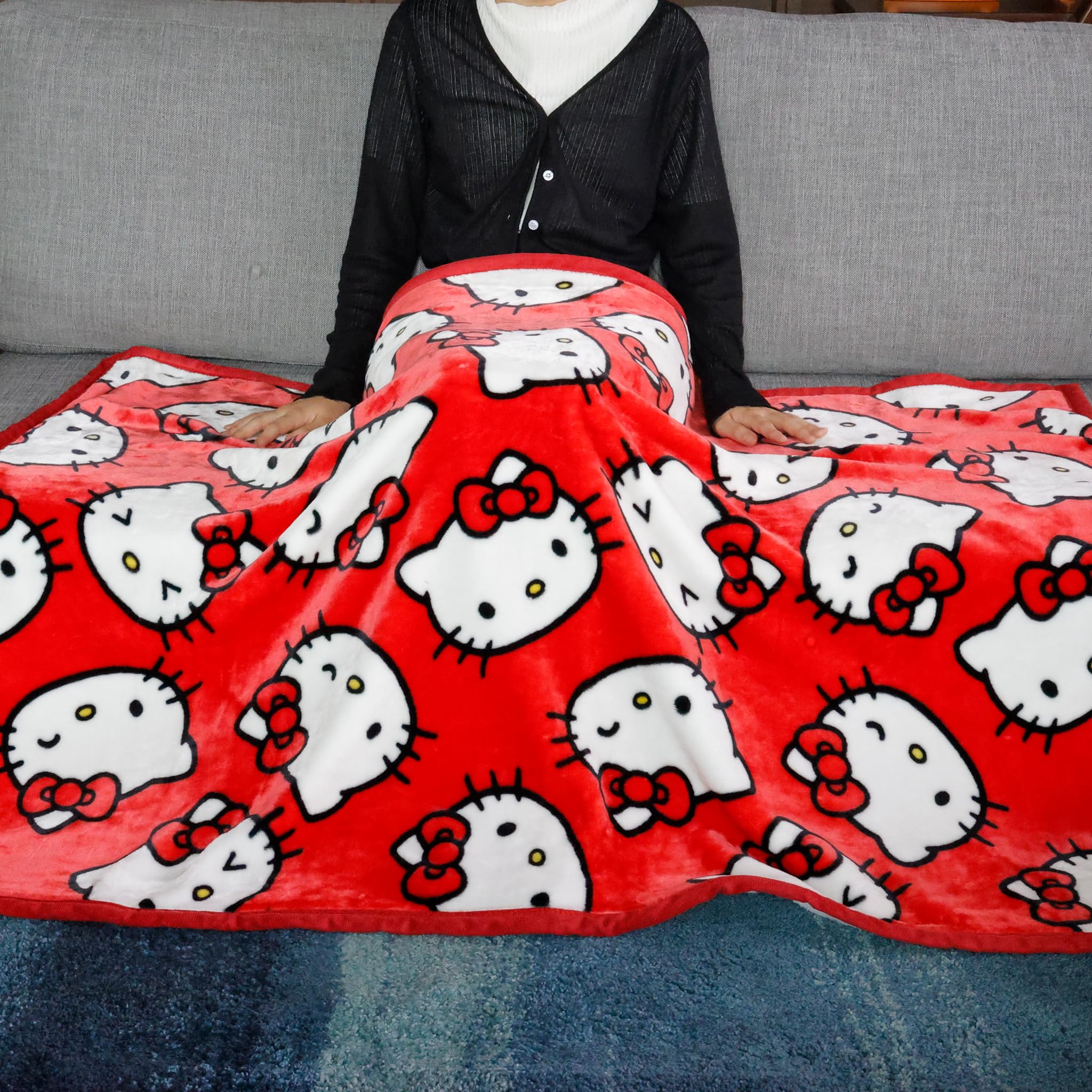 Amazon｜丸眞 ハーフ毛布 サンリオ ハローキティフェイシーズ ハロー