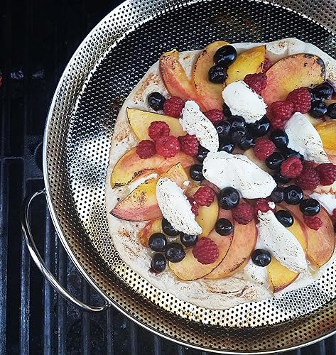 Miniatura 3 de RSVP International Endurance - Sartén para pizza perforada de precisión de acero inoxidable, 11.5 pulgadas, uso en parrilla u horno, corteza marrón