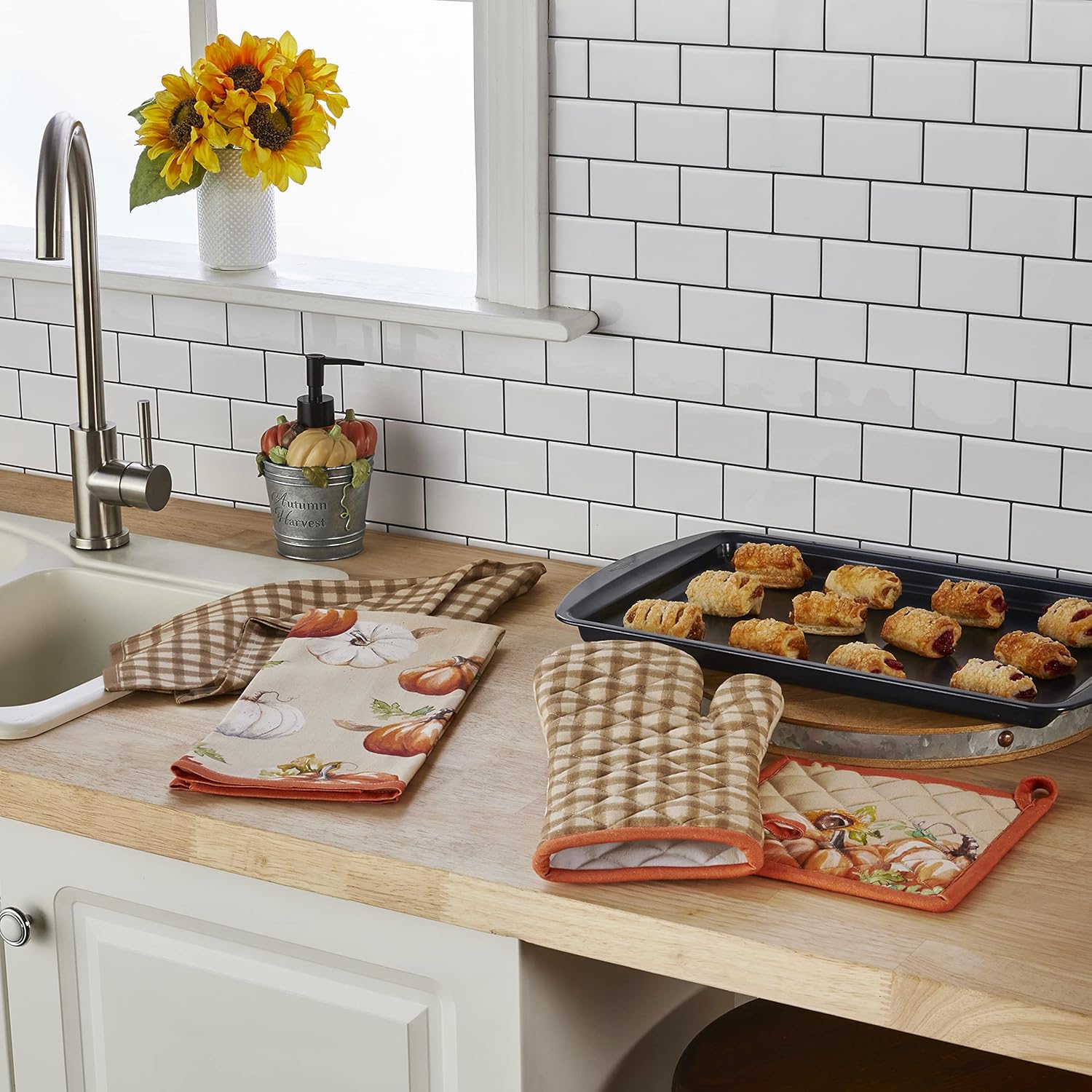 SKL Home Harvest Autumn Pumpkins Dish Towel Set, Natural, 2 Pack - Image 2