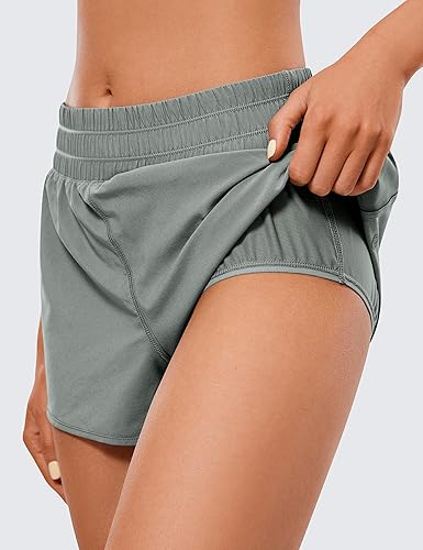 Miniatura 4 de CRZ YOGA Pantalones cortos de correr de cintura alta para mujer, 2.5 pulgadas, forro de secado rápido, pantalones cortos de entrenamiento atlético