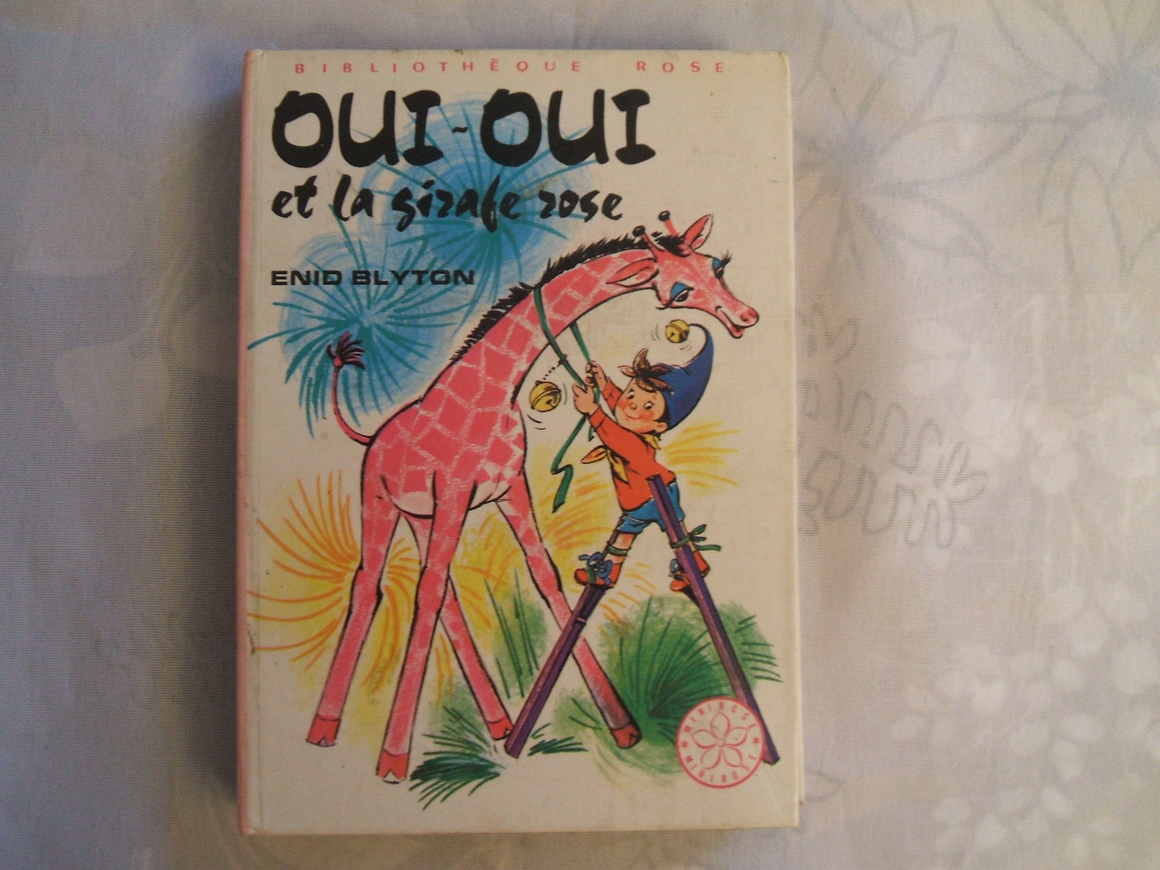 Buy Oui-Oui et la girafe rose (Bibliothèque rose) — BookShops.in