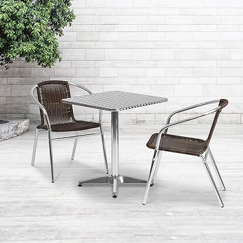 Cuadrado de 23.5" para interiores y exteriores juego de mesa de aluminio con 2café Oscuro sillas de ratán