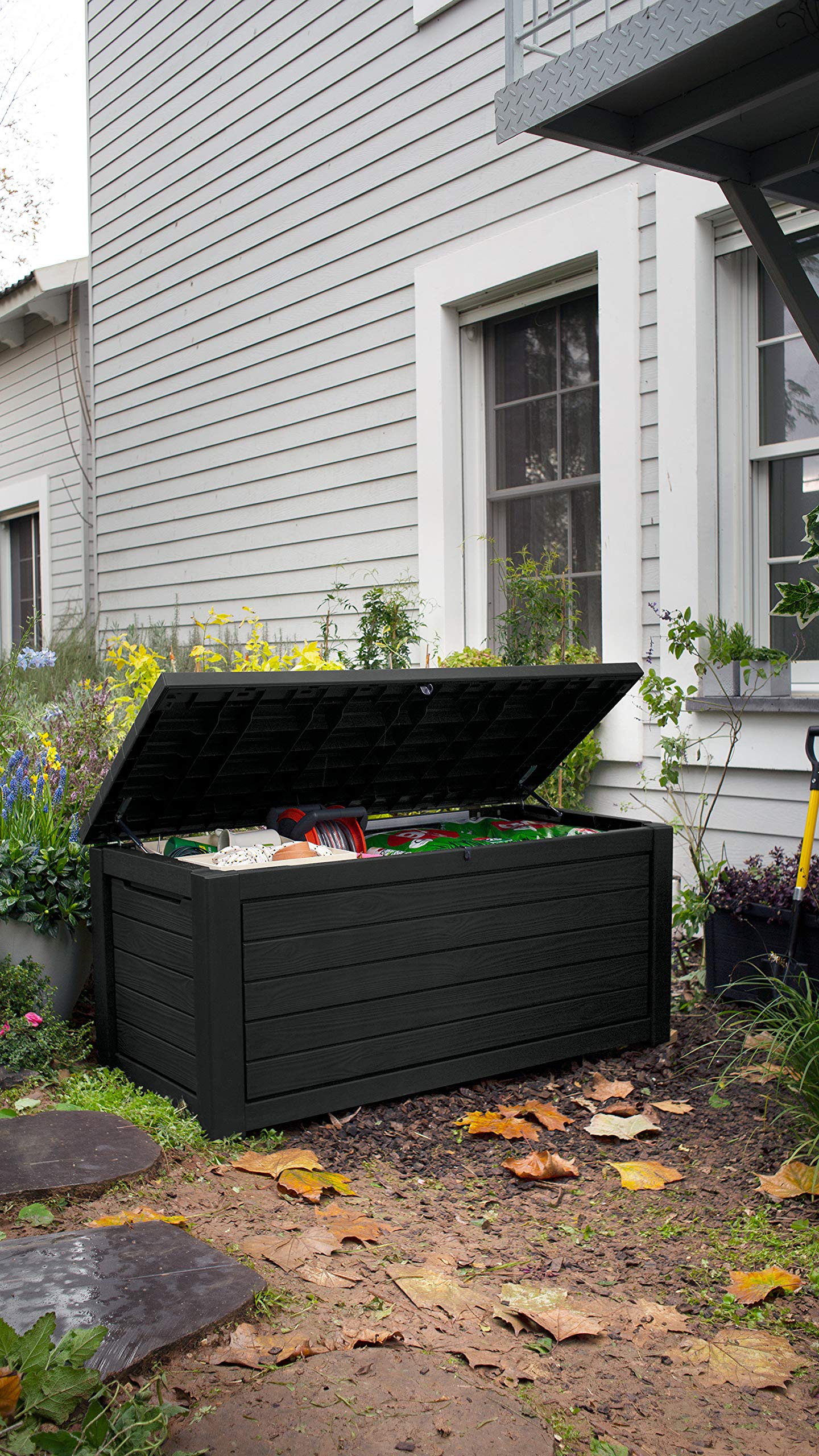 Koll Living Gartenbox/Aufbewahrungsbox 623 Liter, schwarz, weiß oder braun - trockener & belüfteter Stauraum - mit Gasdruckfedern - Deckel bis zu 272 kg belastbar (Schwarz)
