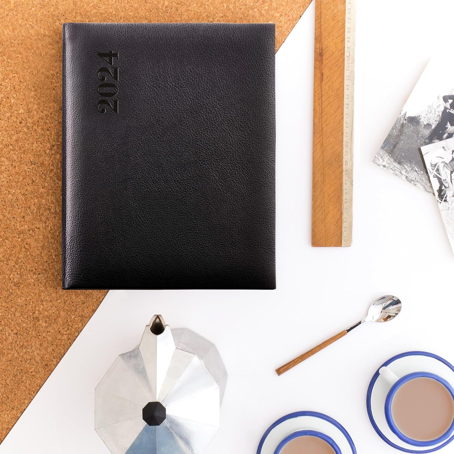 Miquelrius - 2024 Yearly Diary, Vertical Week View, Pro Size 210 x 270 mm (Similar A4), Stitched Padded Hard Cover, Spanish, Black