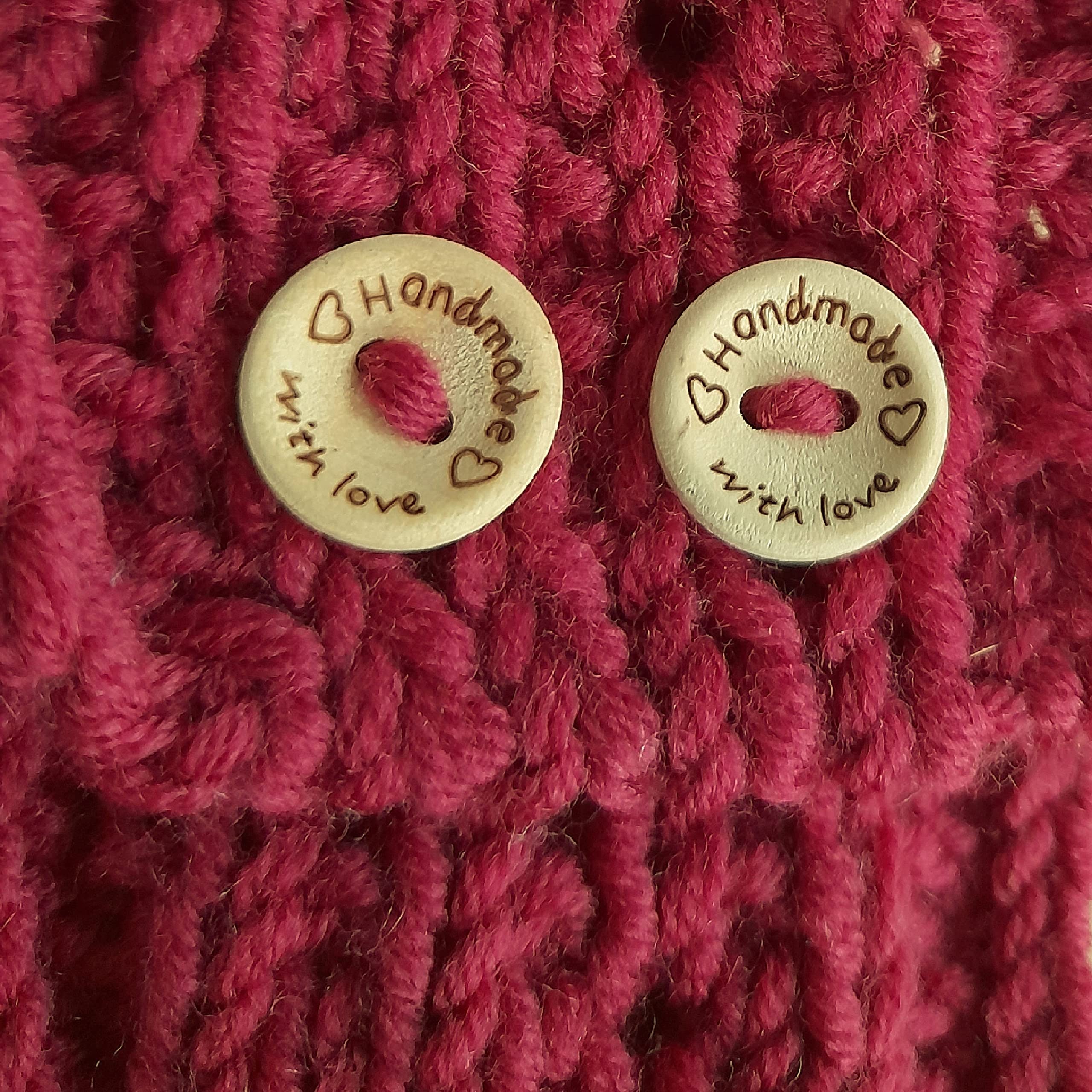 Pagliaccetto neonata fatta a maglia, in lana merino lilla con bottoncini di legno e cuori. Idea regalo di nascita. ARTICOLO ORIGINALE E UNICO MOMpATchWORK