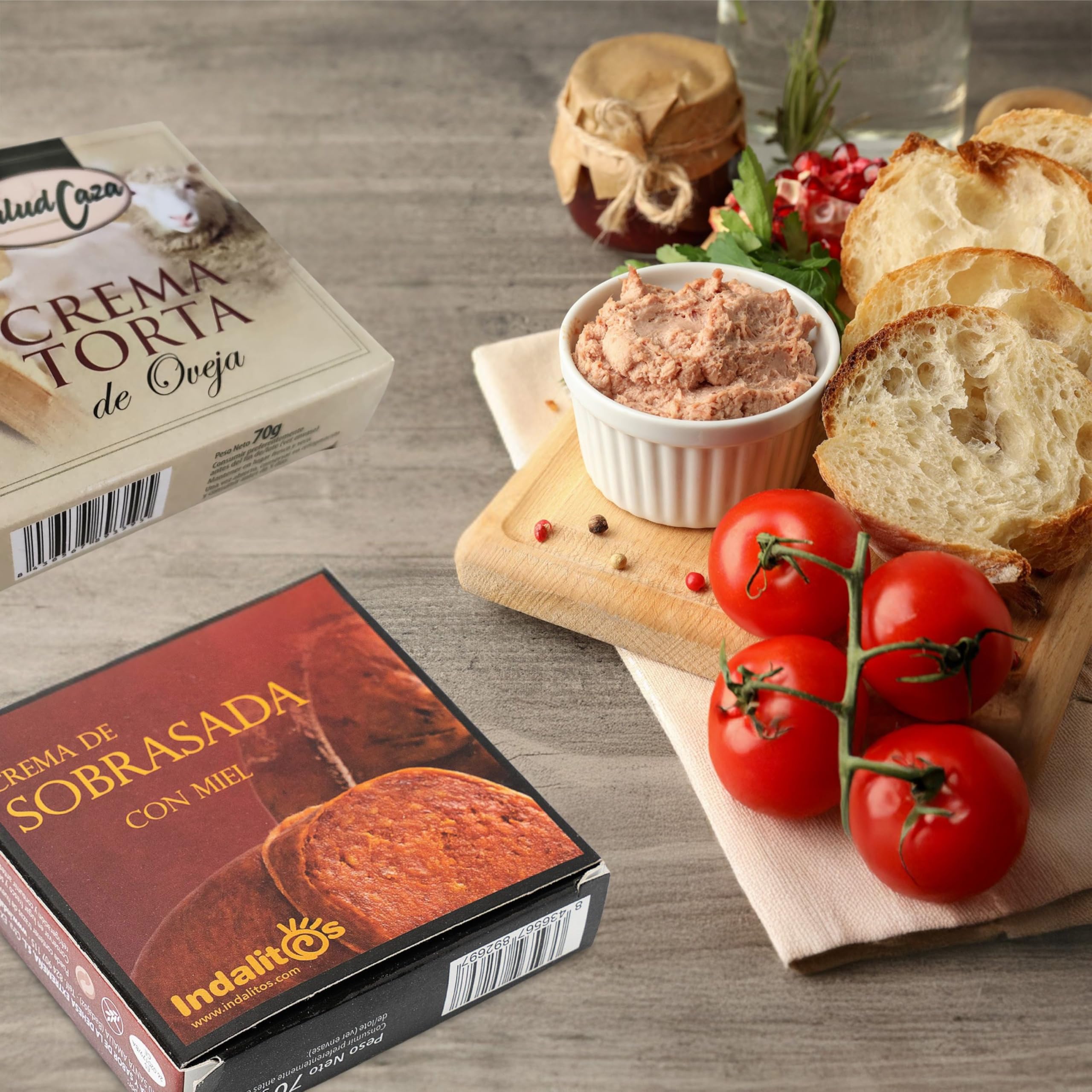 UNIVERSO GOURMET UNIVERSO GOURMET | Gourmet Gift Basket | Tempranillo Red Wine 75cl + Iberian Patés and Creams 70g | Artisan Scolding | Spanish Delicatessen to Taste or Surprise | Christmas Basket in use