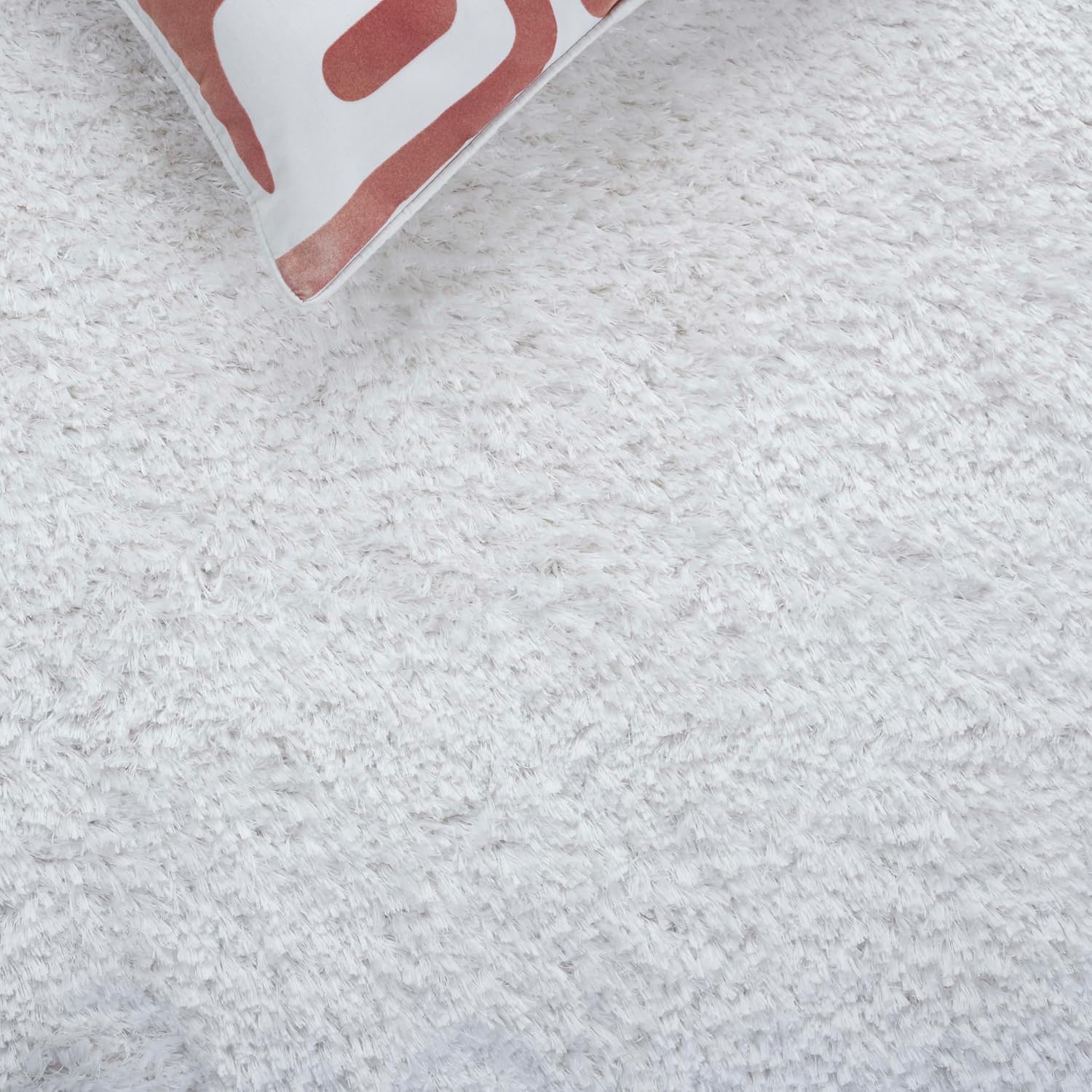 SAFAVIEH Cloud Shag Collection Area Rug - 5'3" x 7'7", White, Modern Glam Abstract 2-inch Thick, 2-inch Thick Ideal for High Traffic Areas in Living Room, Bedroom, Dining (CLD112A-5)