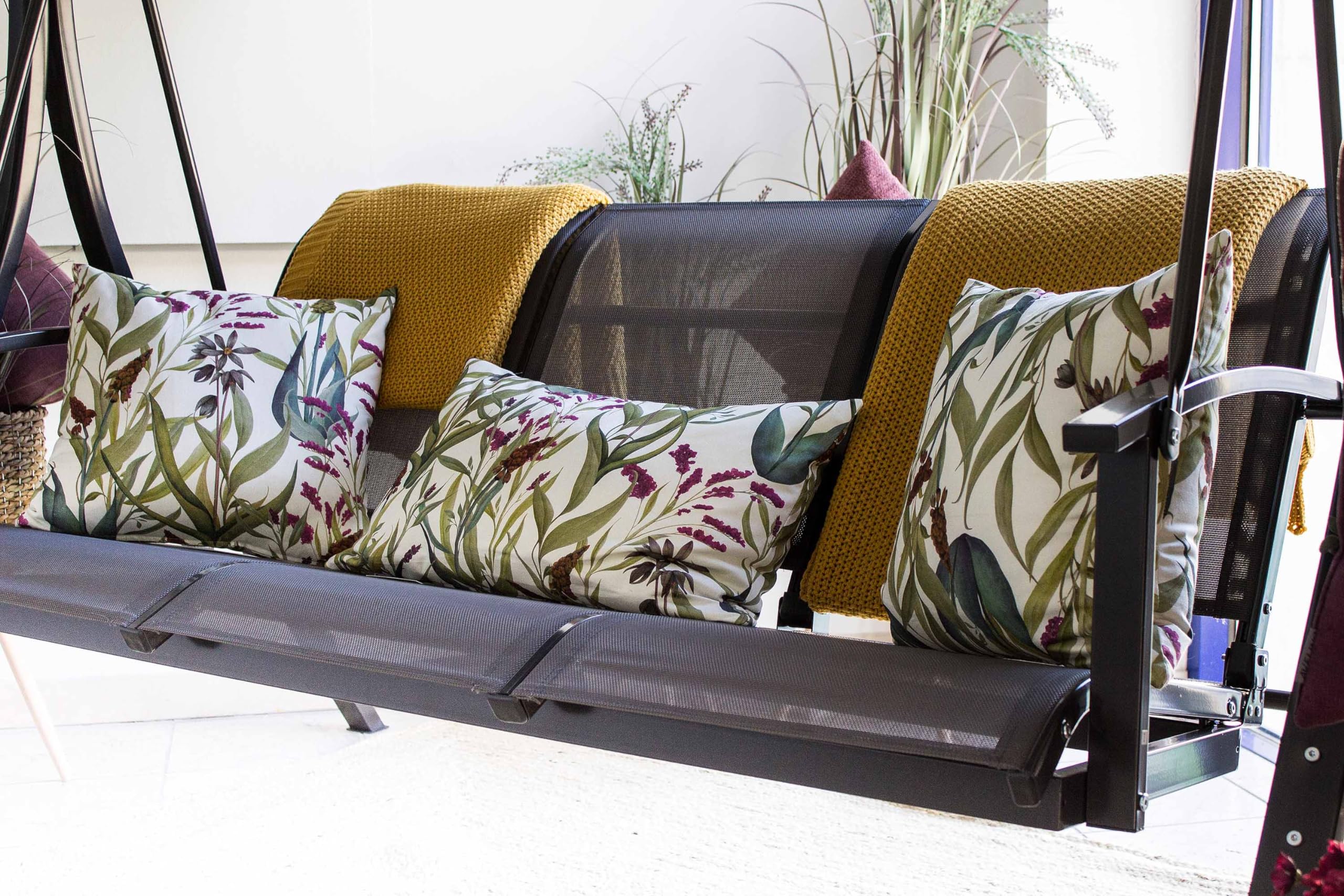 AVANTI TRENDSTORE - Calcinato - Dondolo a 3 posti con protezione solare, in textilene e metallo di colore grigio. Dimensioni LAP ca. 192x179x123 cm